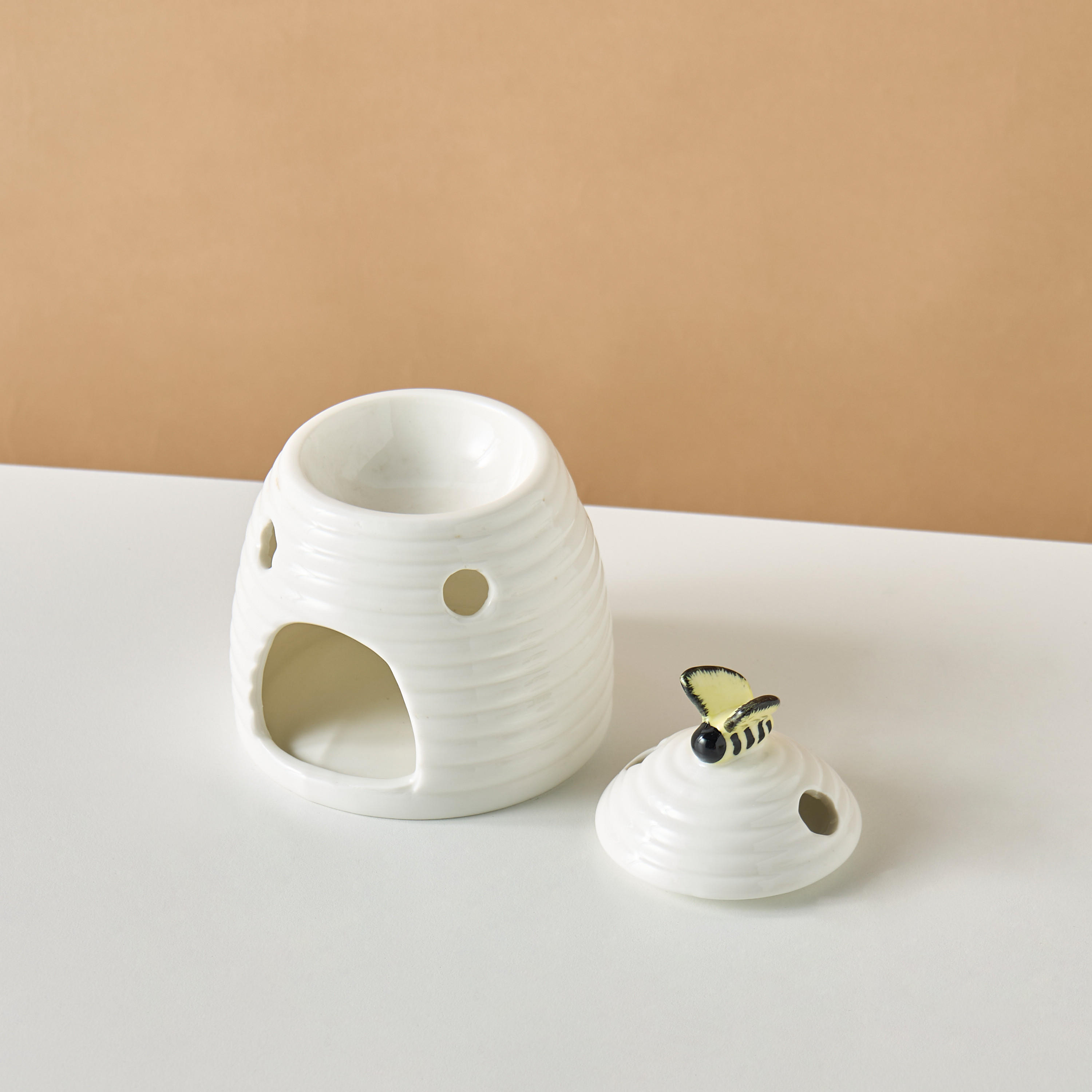 Cozy Cottage Ceramic Oil Burner with Bee Accent - 10x10x13 cms-household-homefragrance-burners-image-3
