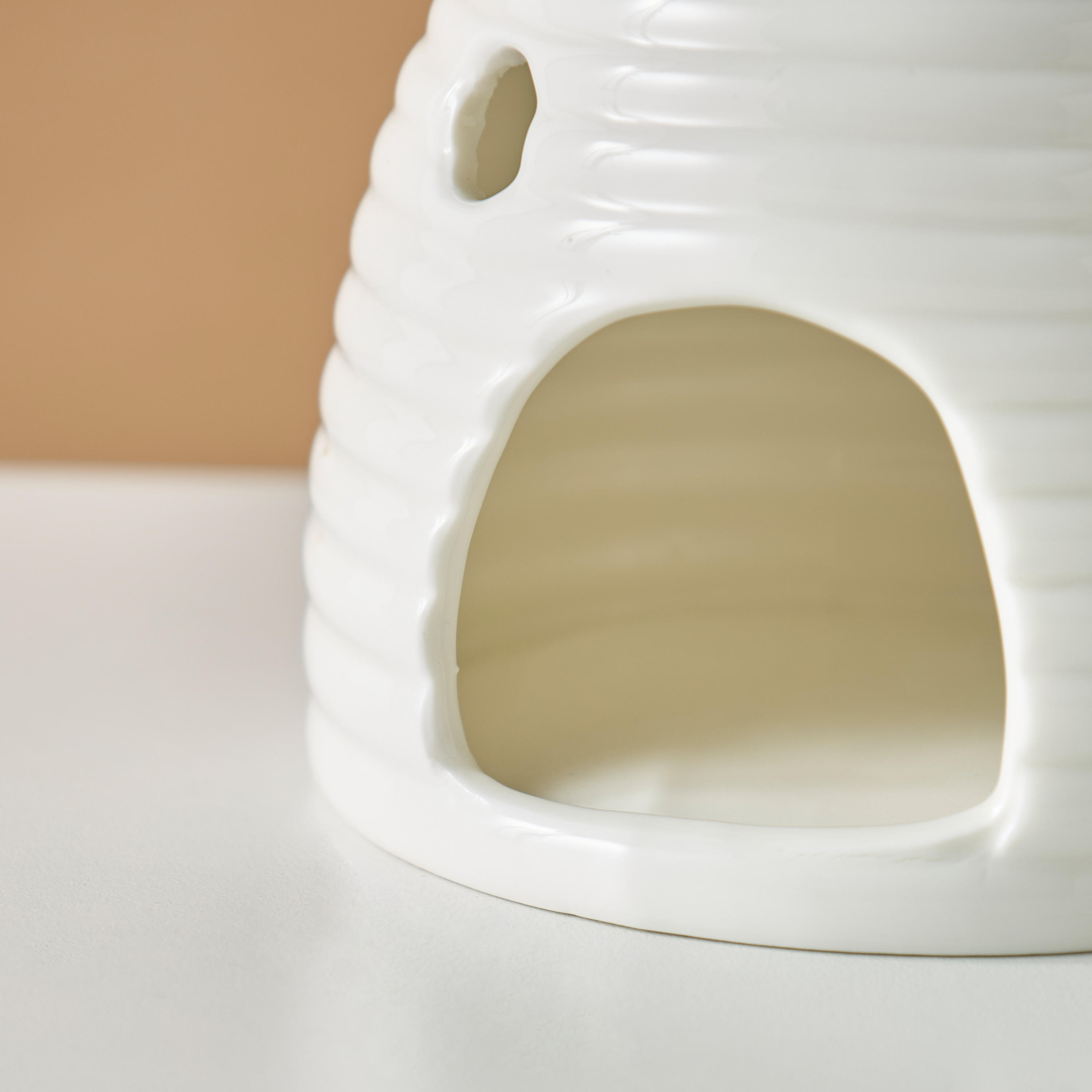 Cozy Cottage Ceramic Oil Burner with Bee Accent - 10x10x13 cms-household-homefragrance-burners-image-4