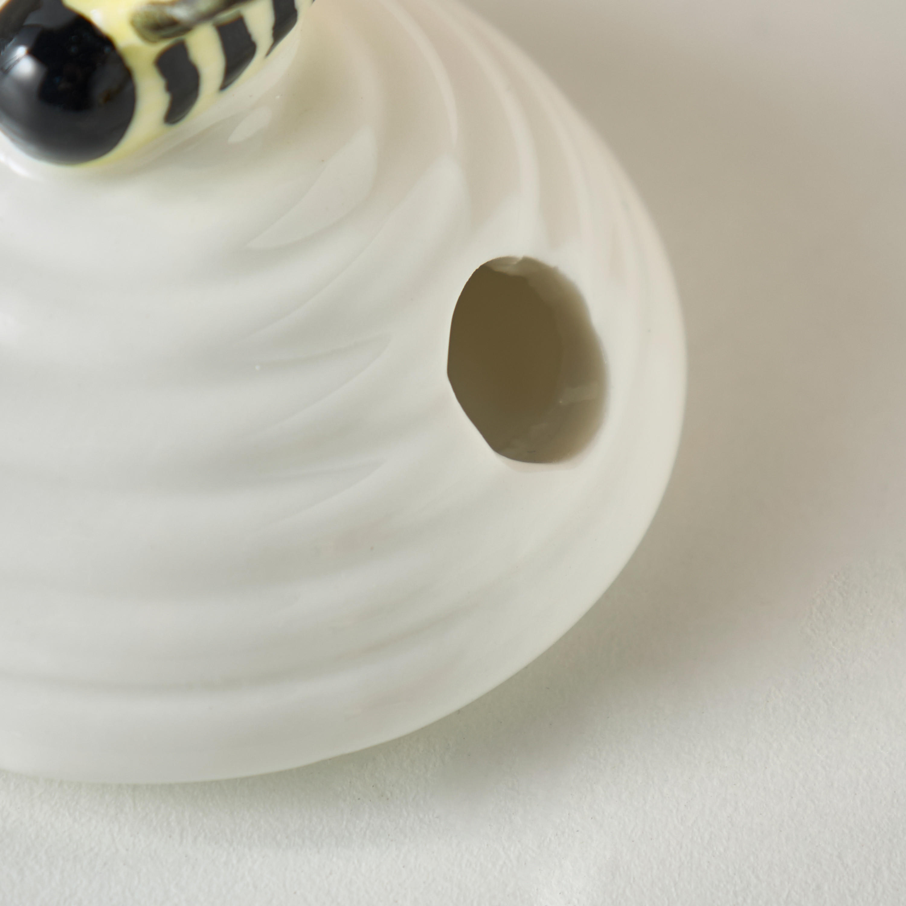 Cozy Cottage Ceramic Oil Burner with Bee Accent - 10x10x13 cms-household-homefragrance-burners-image-5
