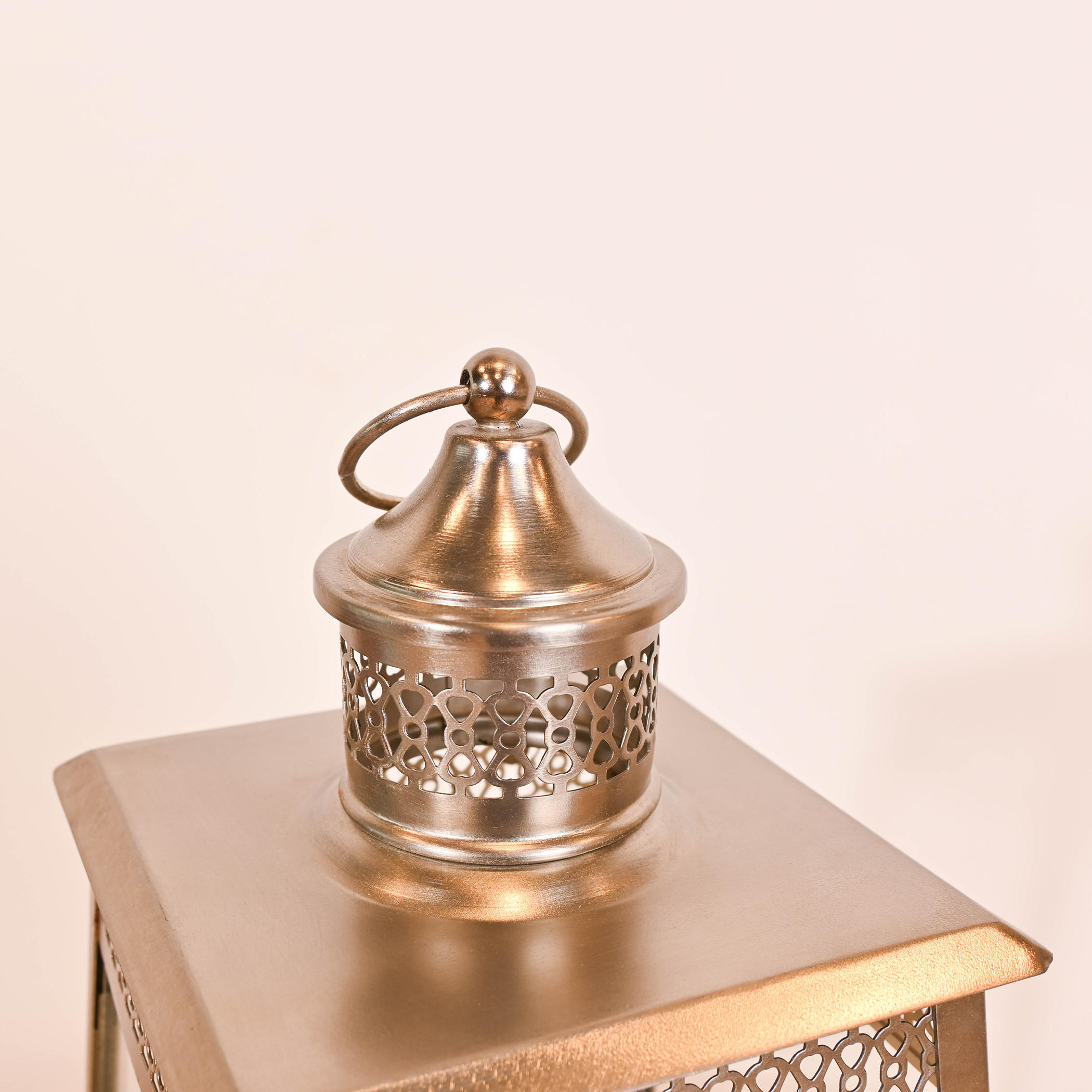 فانوس ديكور زجاجي من هوم كارفينج - 25x20 سم-household-decor-candleholdersandlanterns-image-4