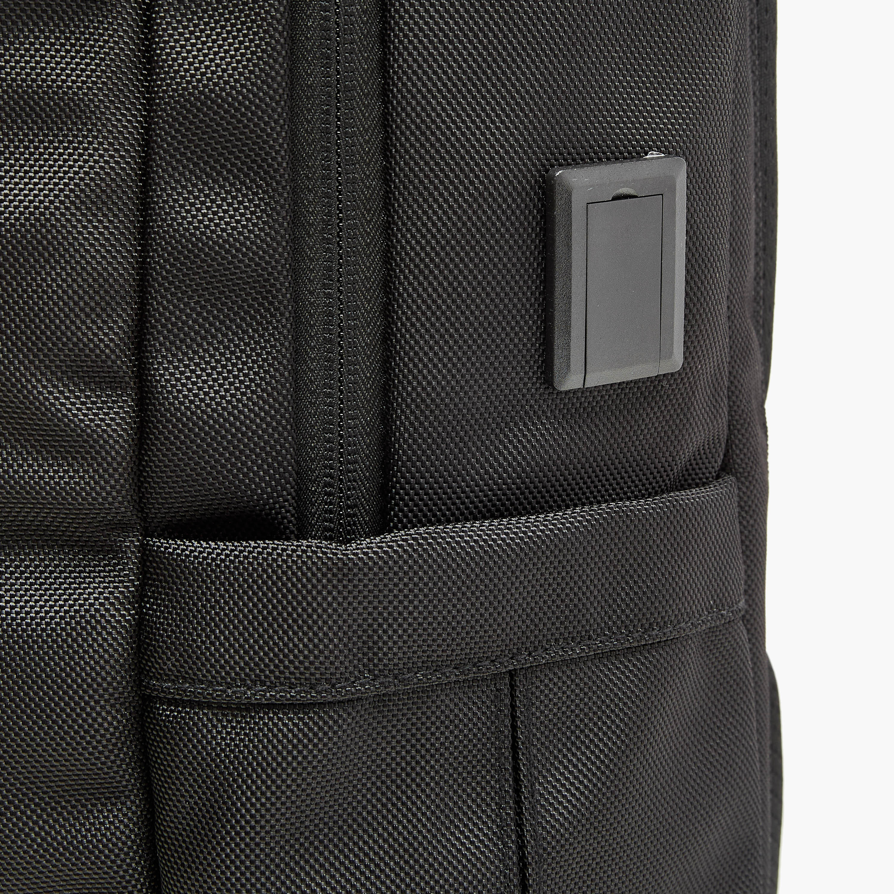شنطة ظهر سادة بسحّاب إغلاق وحمّالات قابلة للتعديل من يو اس بولو أسن - 30x16x43 سم-men-bags-image-6