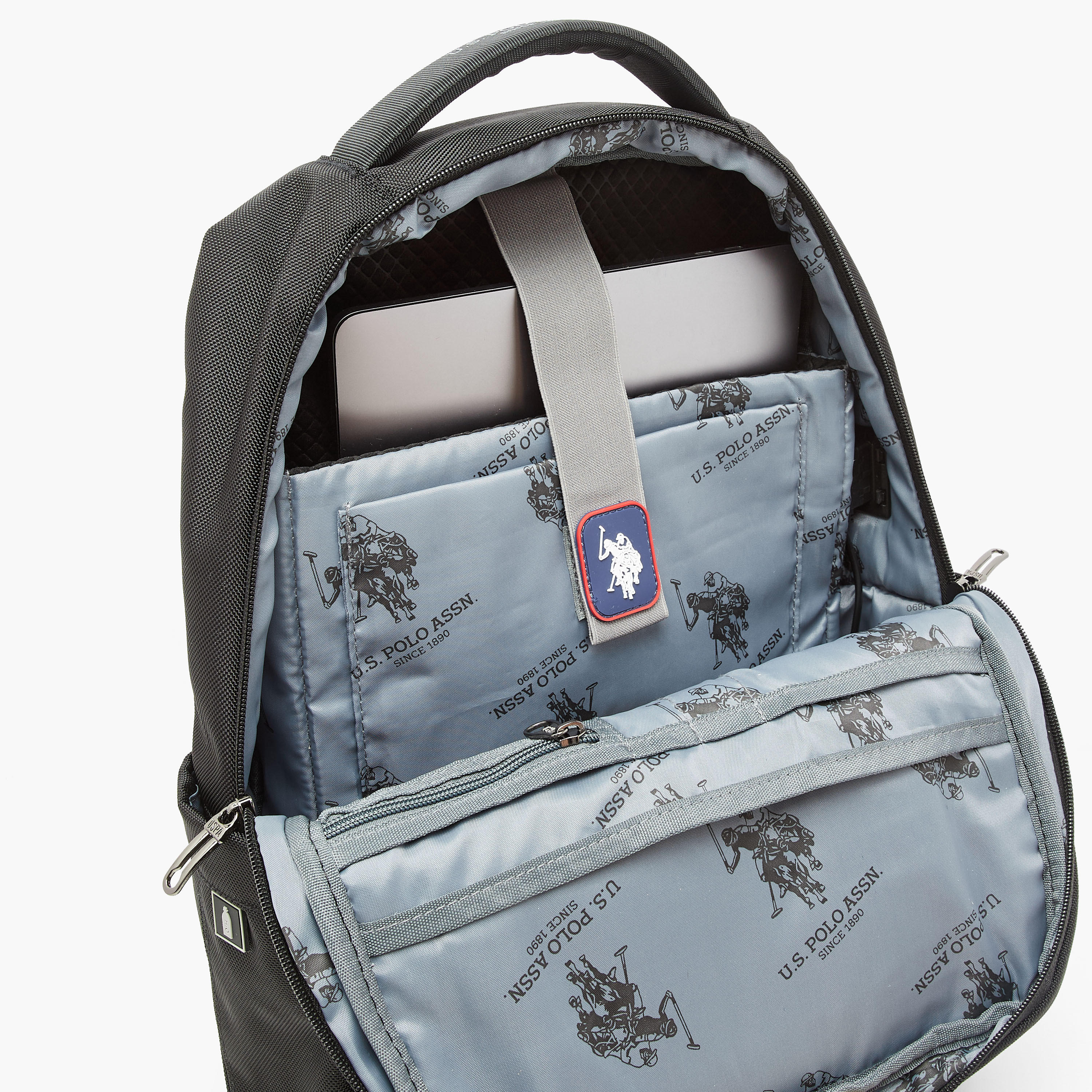 شنطة ظهر سادة بسحّاب إغلاق وحمّالات قابلة للتعديل من يو اس بولو أسن - 30x16x43 سم-men-bags-image-9