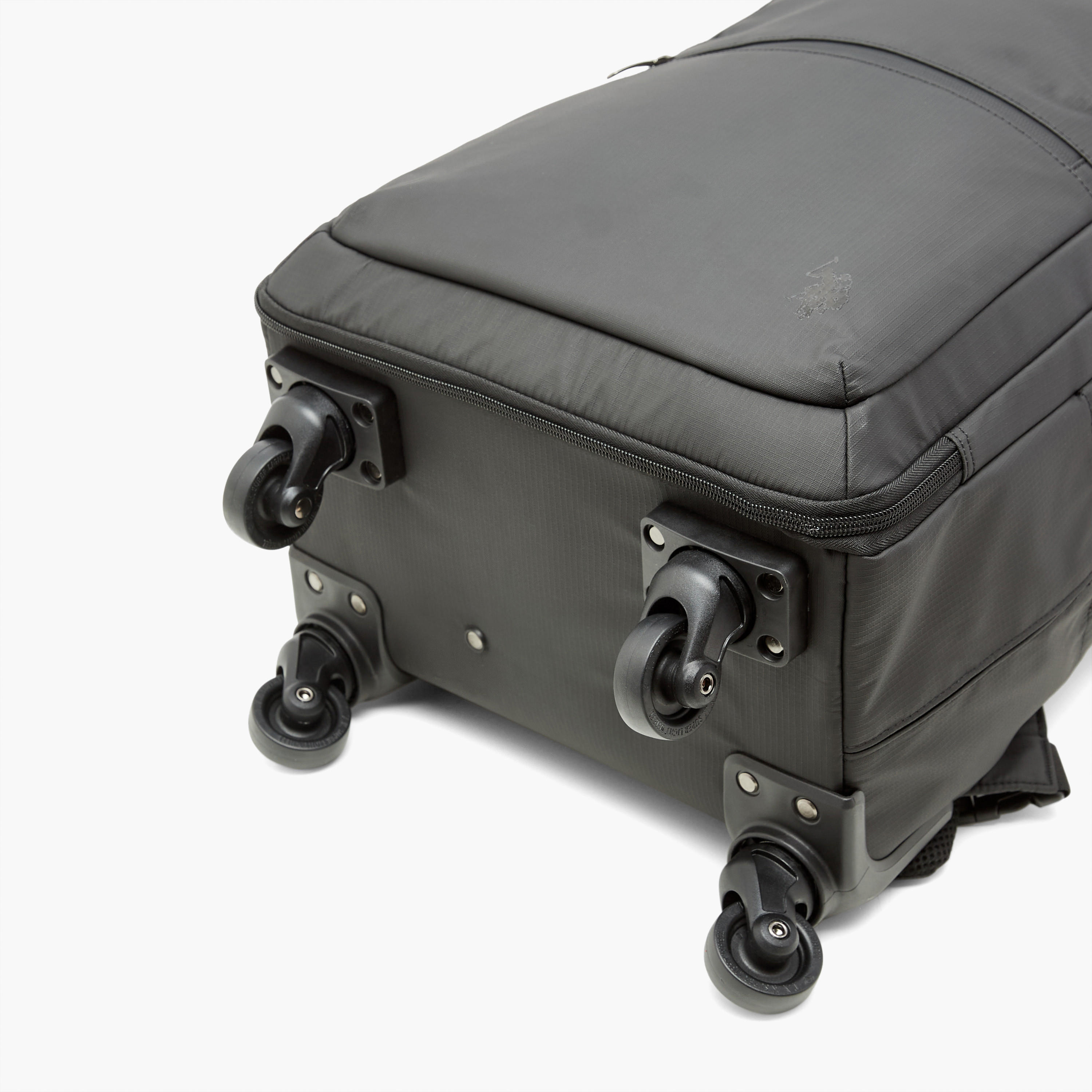 شنطة ظهر ترولي سادة 19 بوصة بحمالات كتف وعجلات من يو إس بولو إسن - 32x23x48 سم-men-bags-image-9