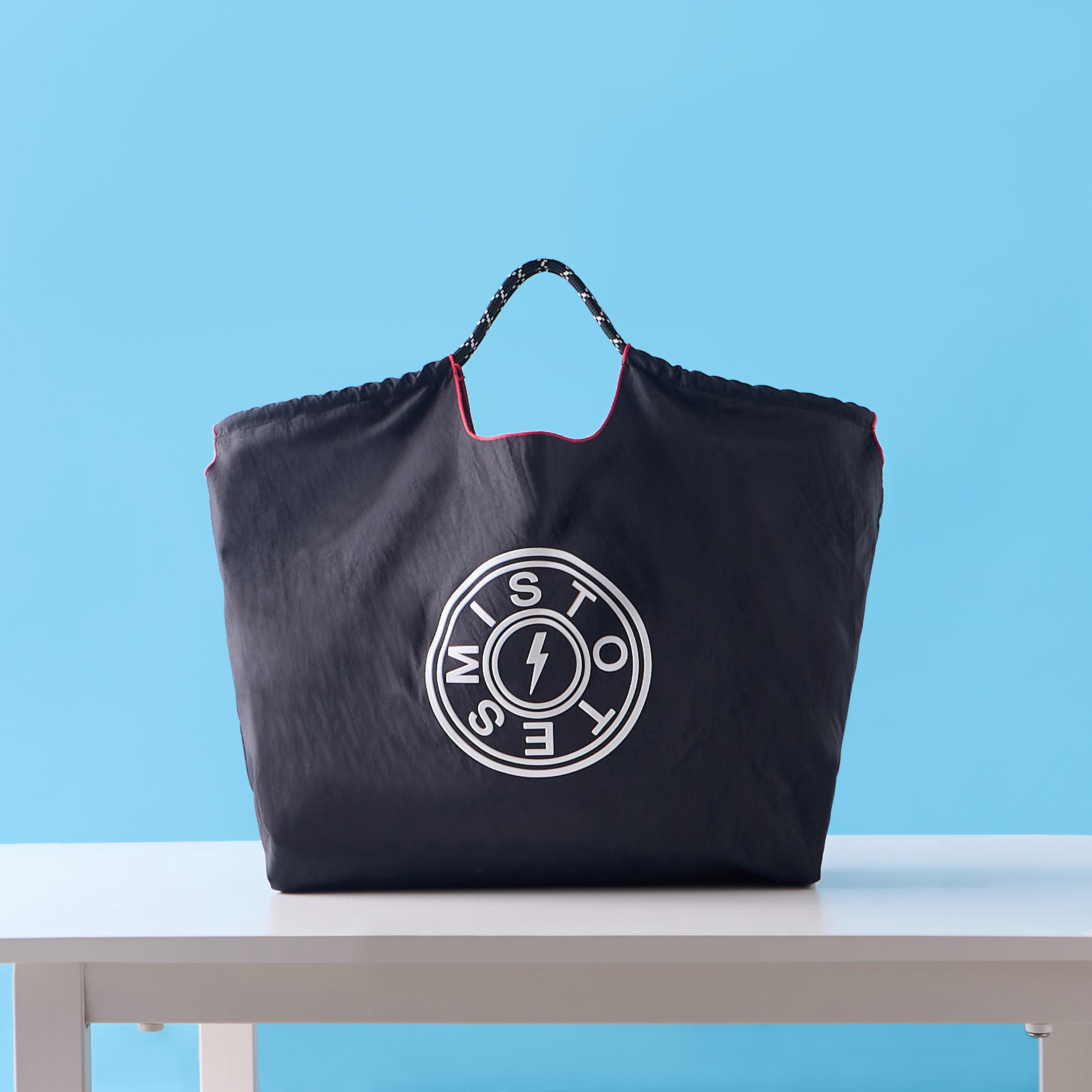 شنطة تسوق بطبعات شعار ومقابض مزدوجة من ميستوتس-women-bagsandwallets-handbags-image-1