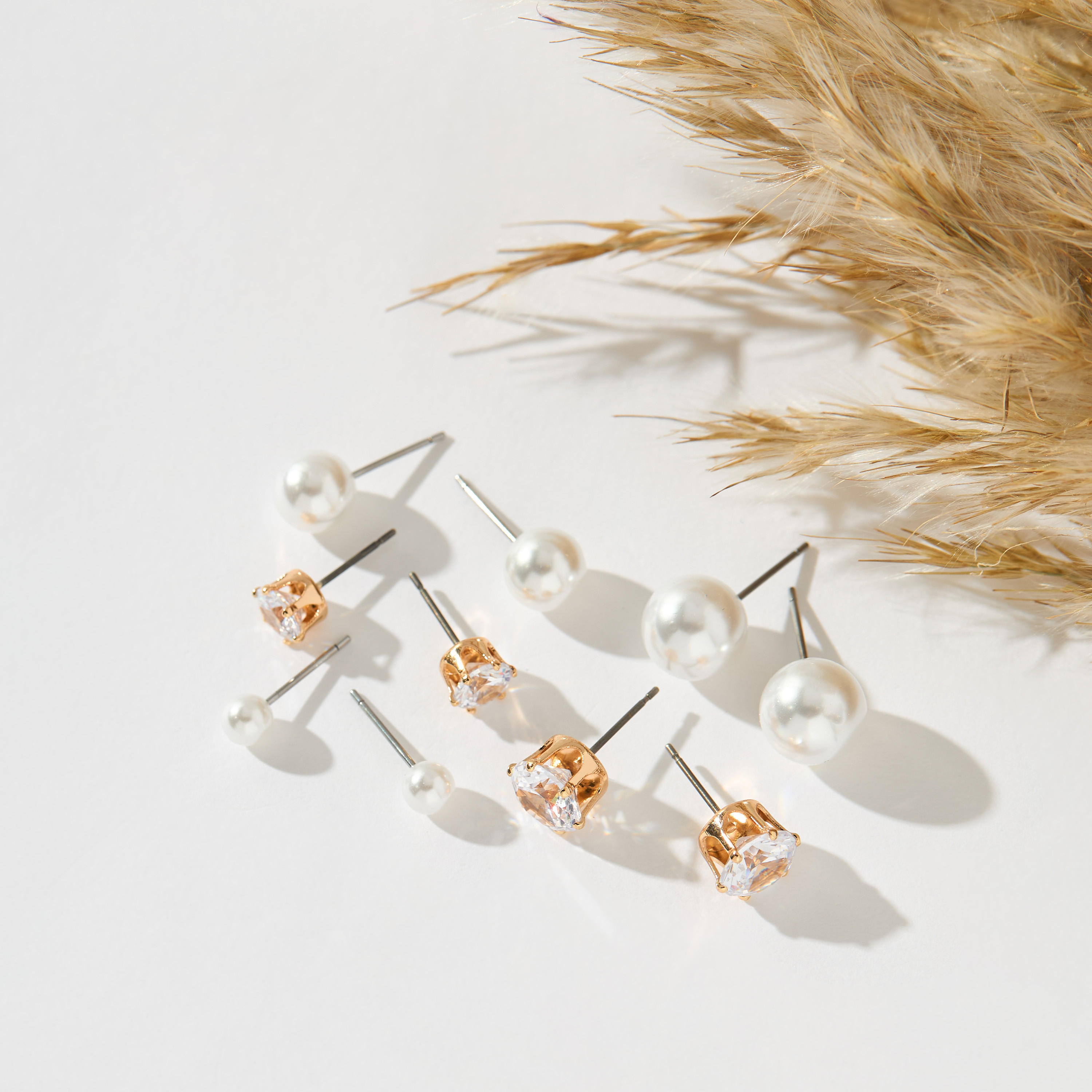 حلقان مزينة بمكبس إغلاق خلفي - طقم من 5-women-watchesandjewellery-jewellery-earrings-image-1