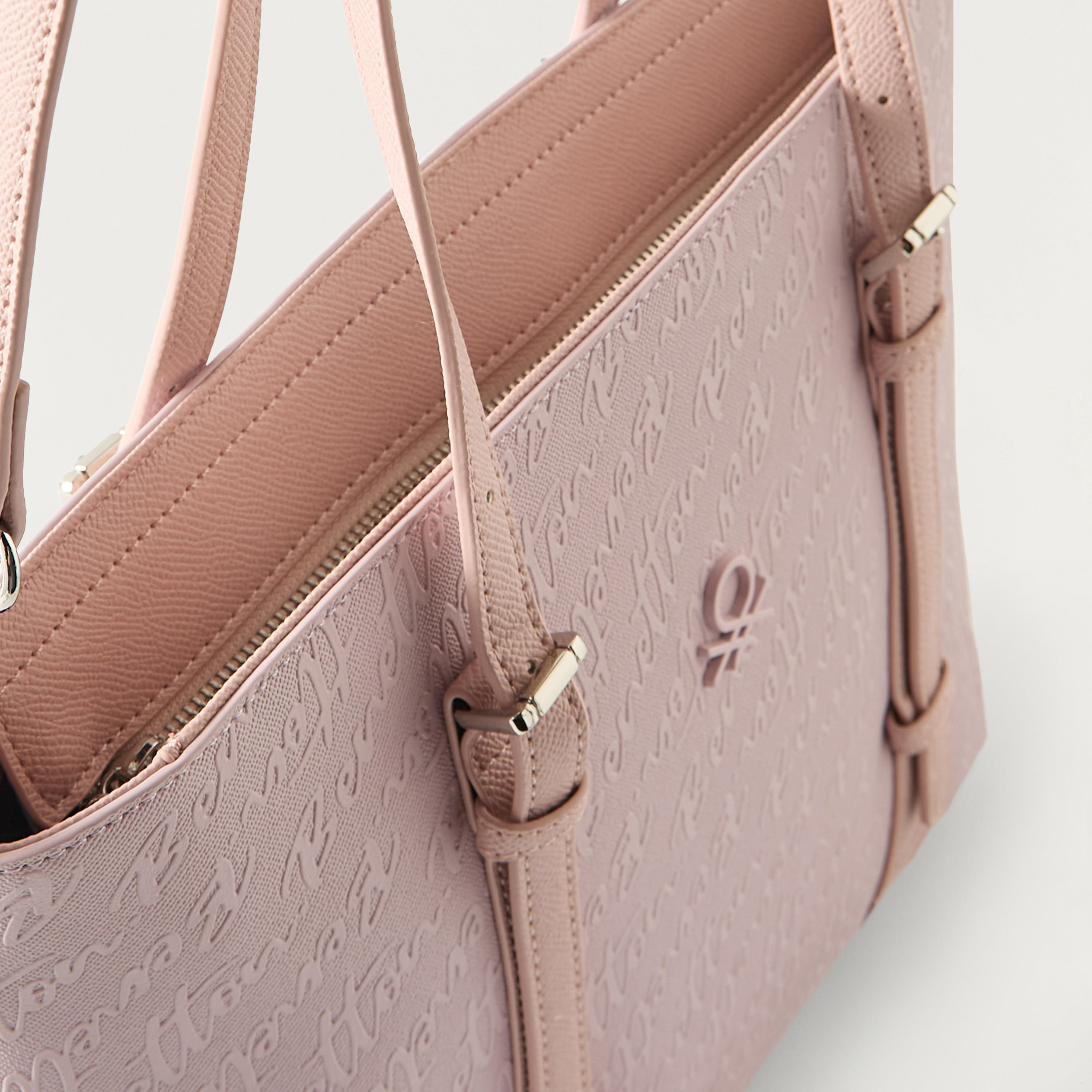 شنطة توتي منقوشة بمقبض مزدوج وسحاب إغلاق من يو سي بي-women-bagsandwallets-handbags-image-3