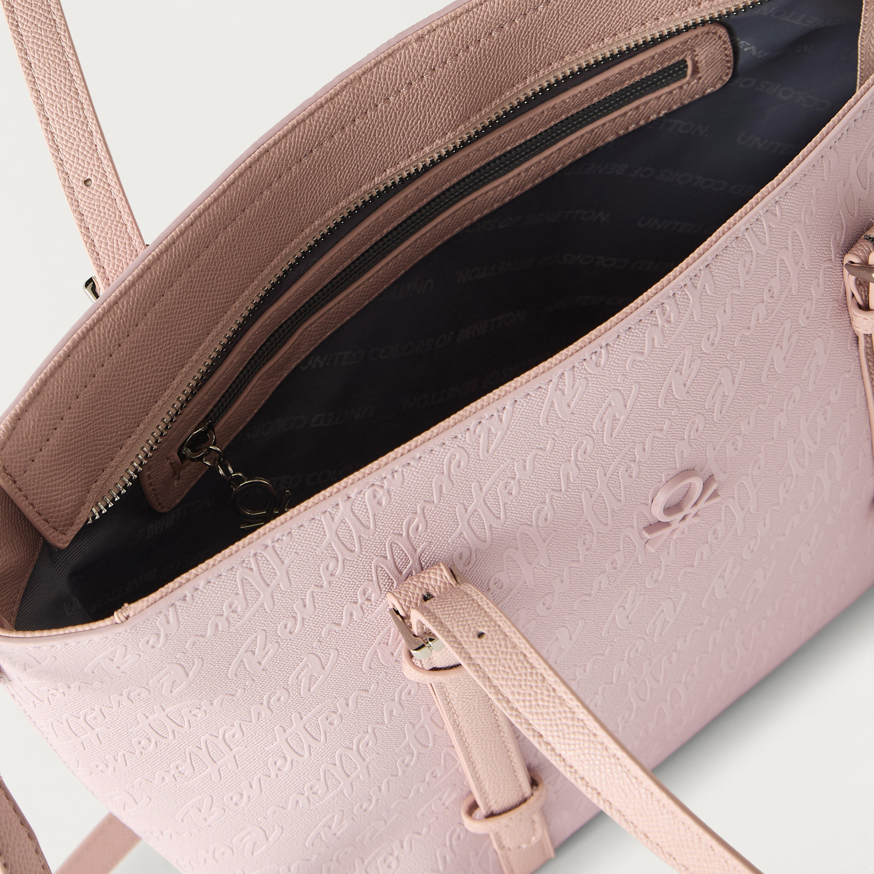 شنطة توتي منقوشة بمقبض مزدوج وسحاب إغلاق من يو سي بي-women-bagsandwallets-handbags-image-6