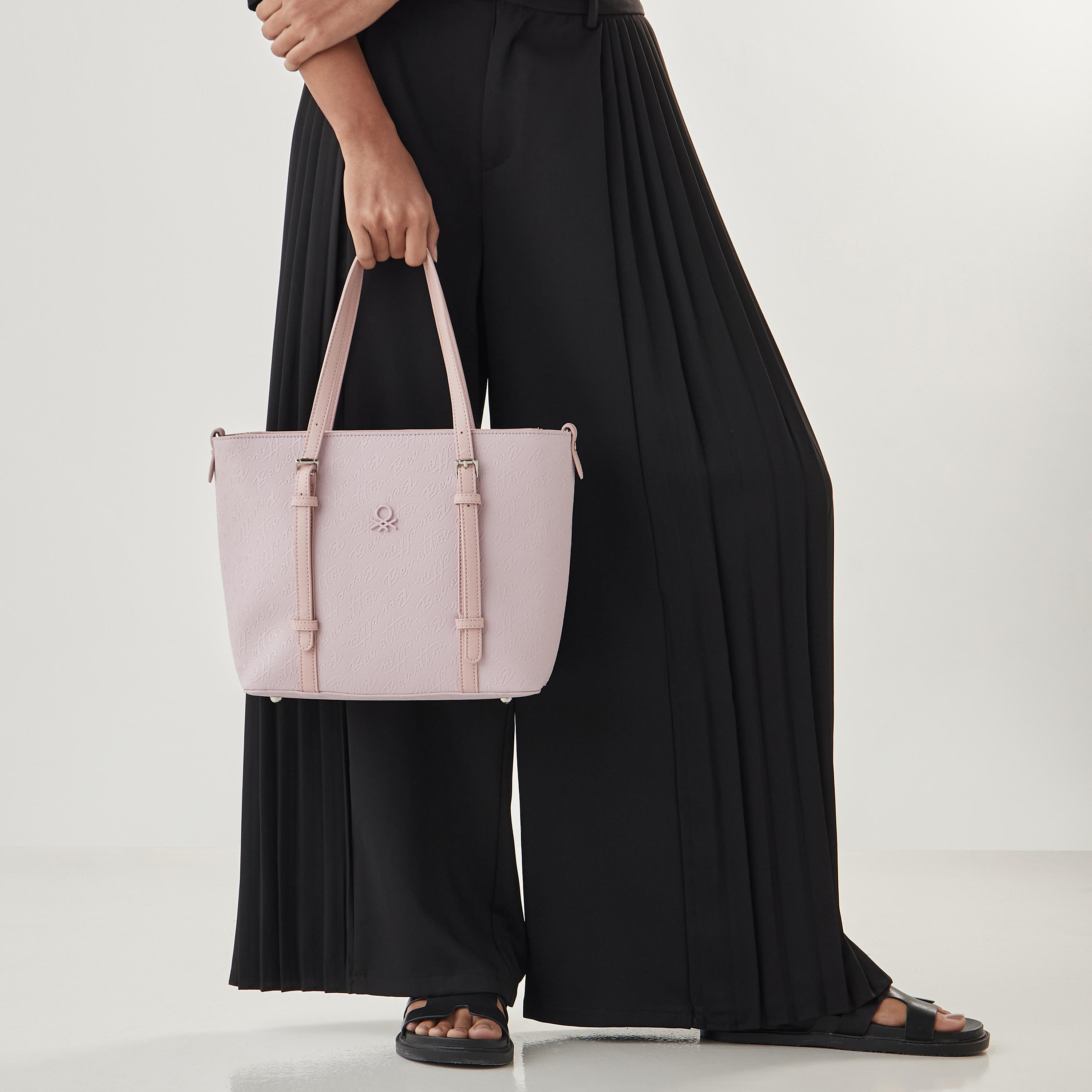 شنطة توتي منقوشة بمقبض مزدوج وسحاب إغلاق من يو سي بي-women-bagsandwallets-handbags-image-2