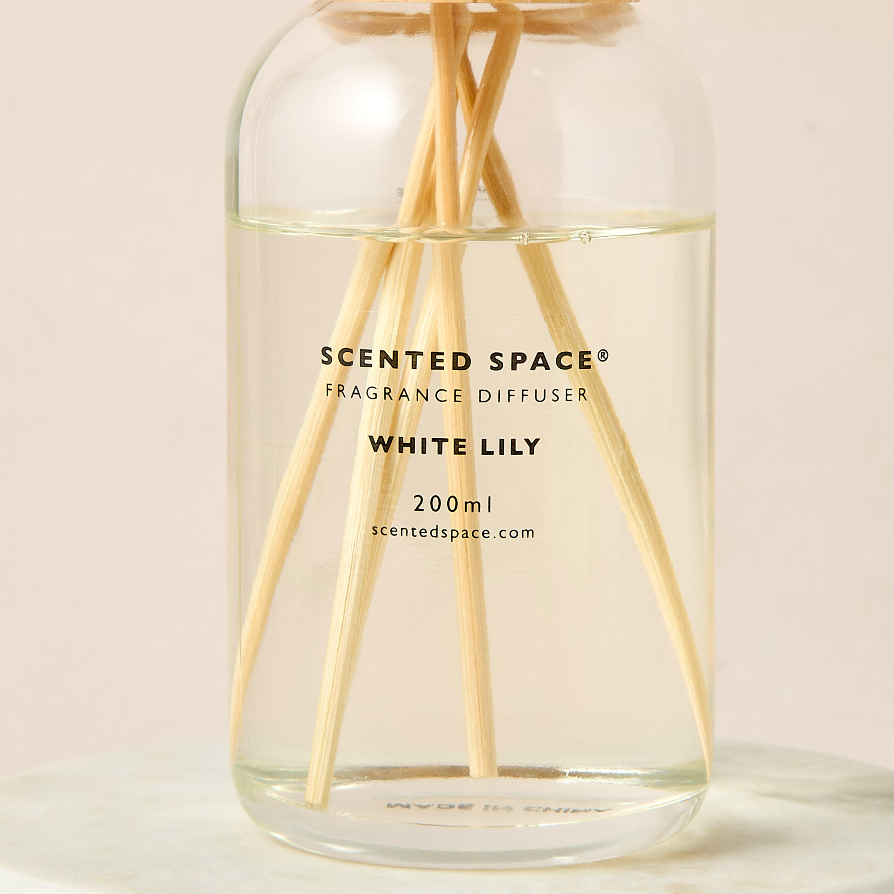 موزع عطور أعواد برائحة الزنبق الأبيض من سينتد سبيس - 200 مل-household-homefragrance-reeddiffusers-image-3