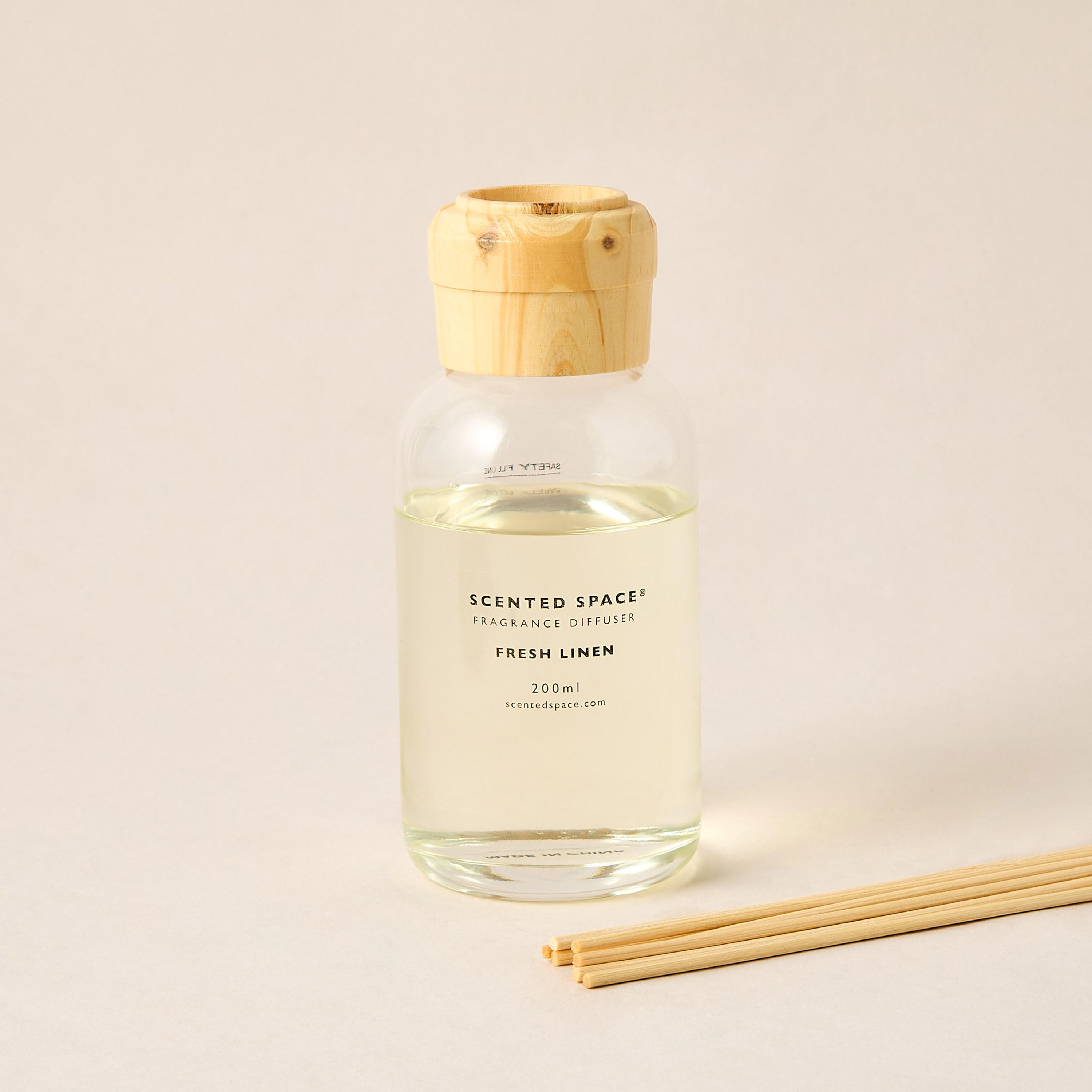 طقم موزع عطور برائحة الكتان المنعش من سينتد سبيس - 200 مل-household-homefragrance-reeddiffusers-image-2