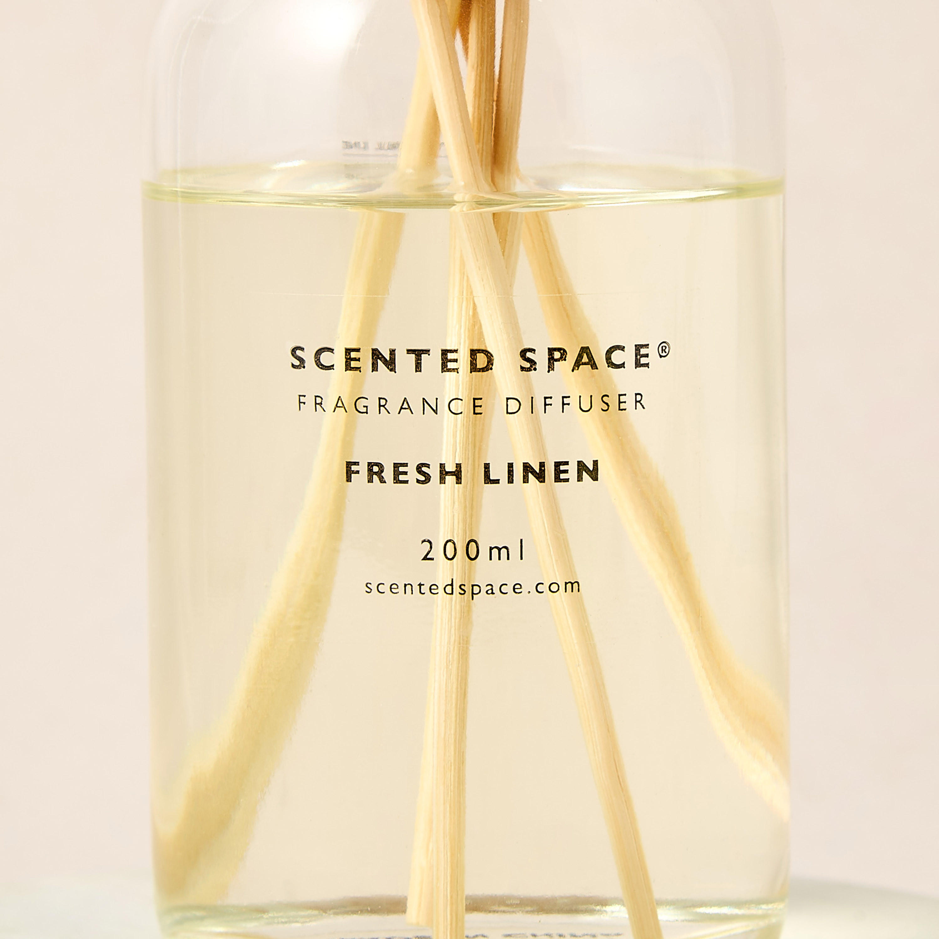 طقم موزع عطور برائحة الكتان المنعش من سينتد سبيس - 200 مل-household-homefragrance-reeddiffusers-image-3