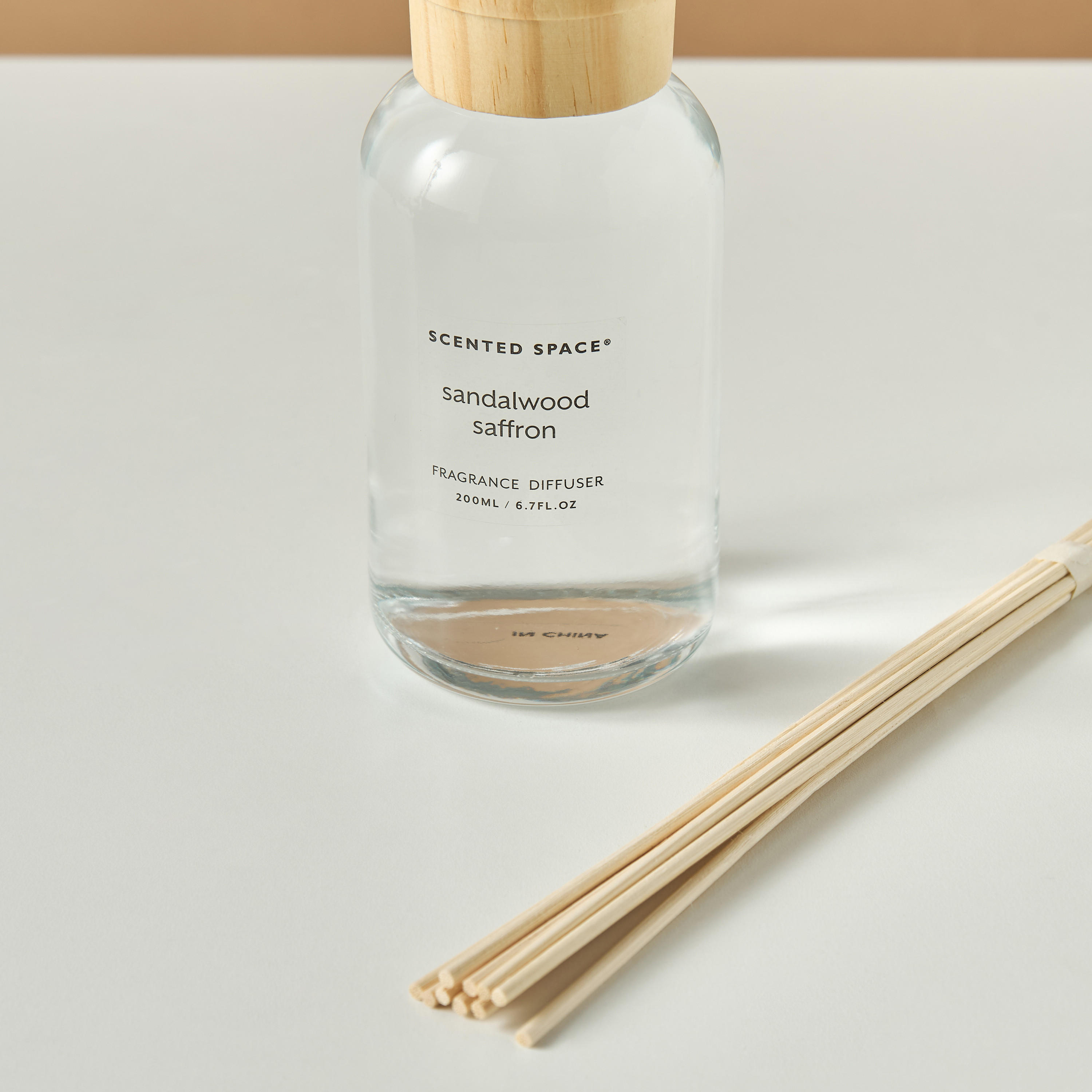 موزع عطور برائحة أمبريان وودز من سينتد سبيس - 200 مل-household-homefragrance-reeddiffusers-image-2