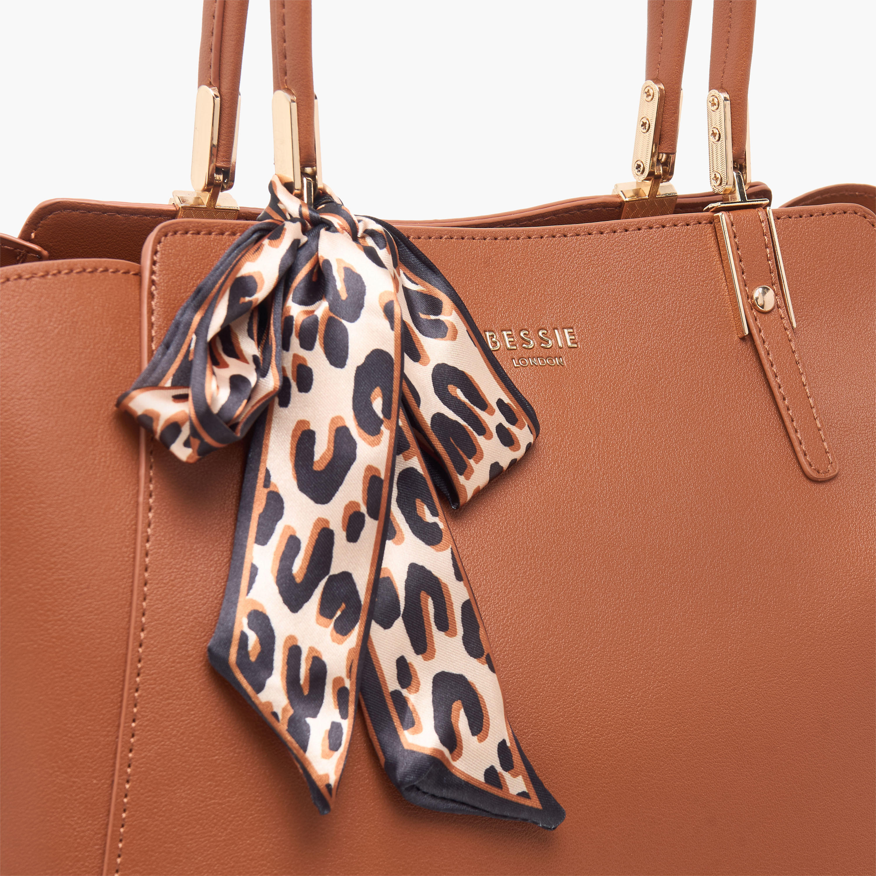 شنطة توتي سادة بسحاب إغلاق وتفاصيل وشاح من بيسي لندن-women-bagsandwallets-handbags-image-14