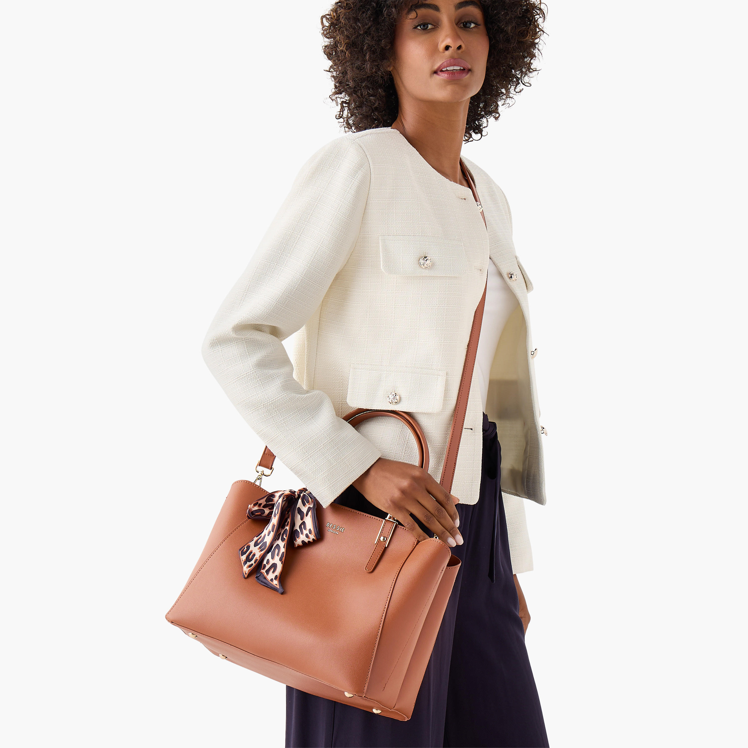 شنطة توتي سادة بسحاب إغلاق وتفاصيل وشاح من بيسي لندن-women-bagsandwallets-handbags-image-18