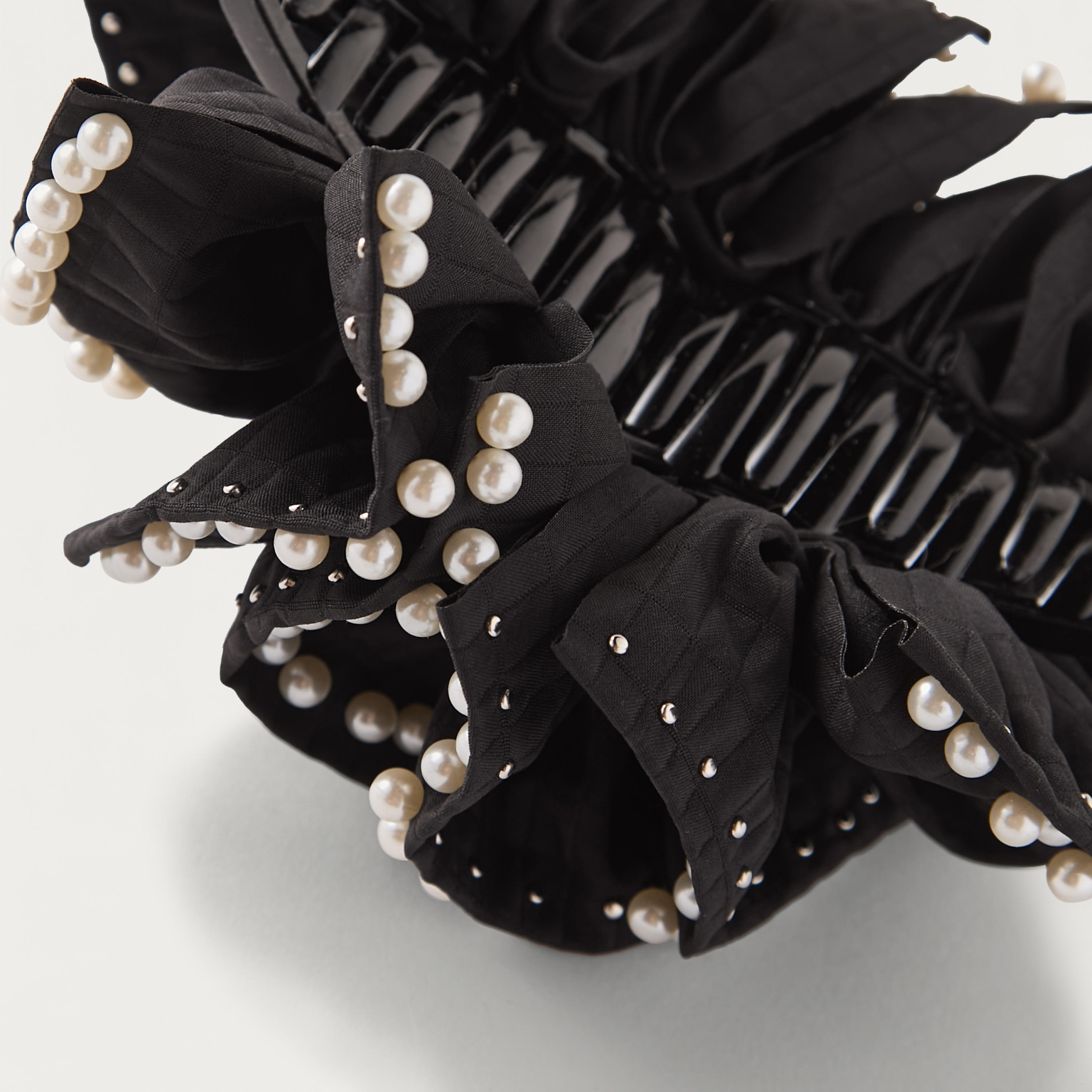 مشبك شعر زهري مزين باللؤلؤ-women-hairaccessories-clamps-image-3