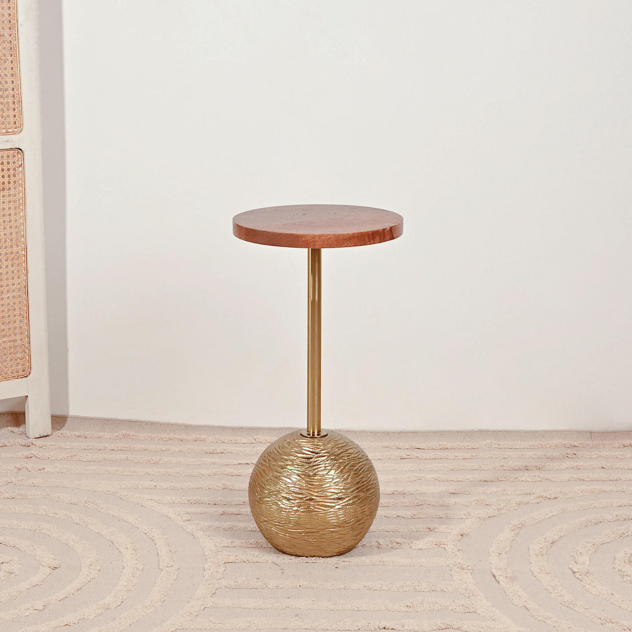 طاولة زينة بسطح خشب وقاعدة كروية - 60x30x60 سم-furniture-livingroom-sideandendtables-image-2