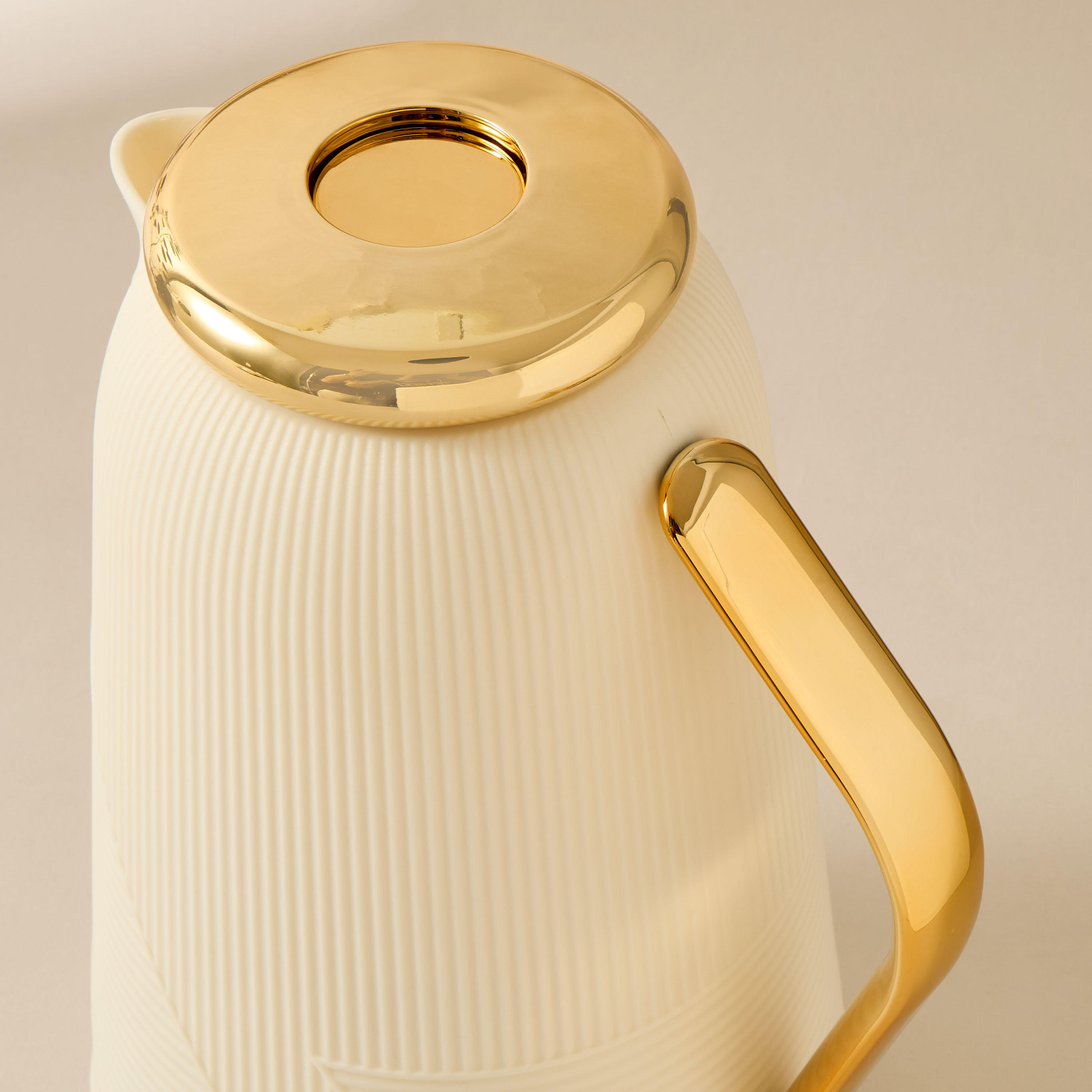 Ribbed Vacuum Flask - 1 L-household-dining-teaandcoffee-vacuumflaskscoffeeandteapots-image-4