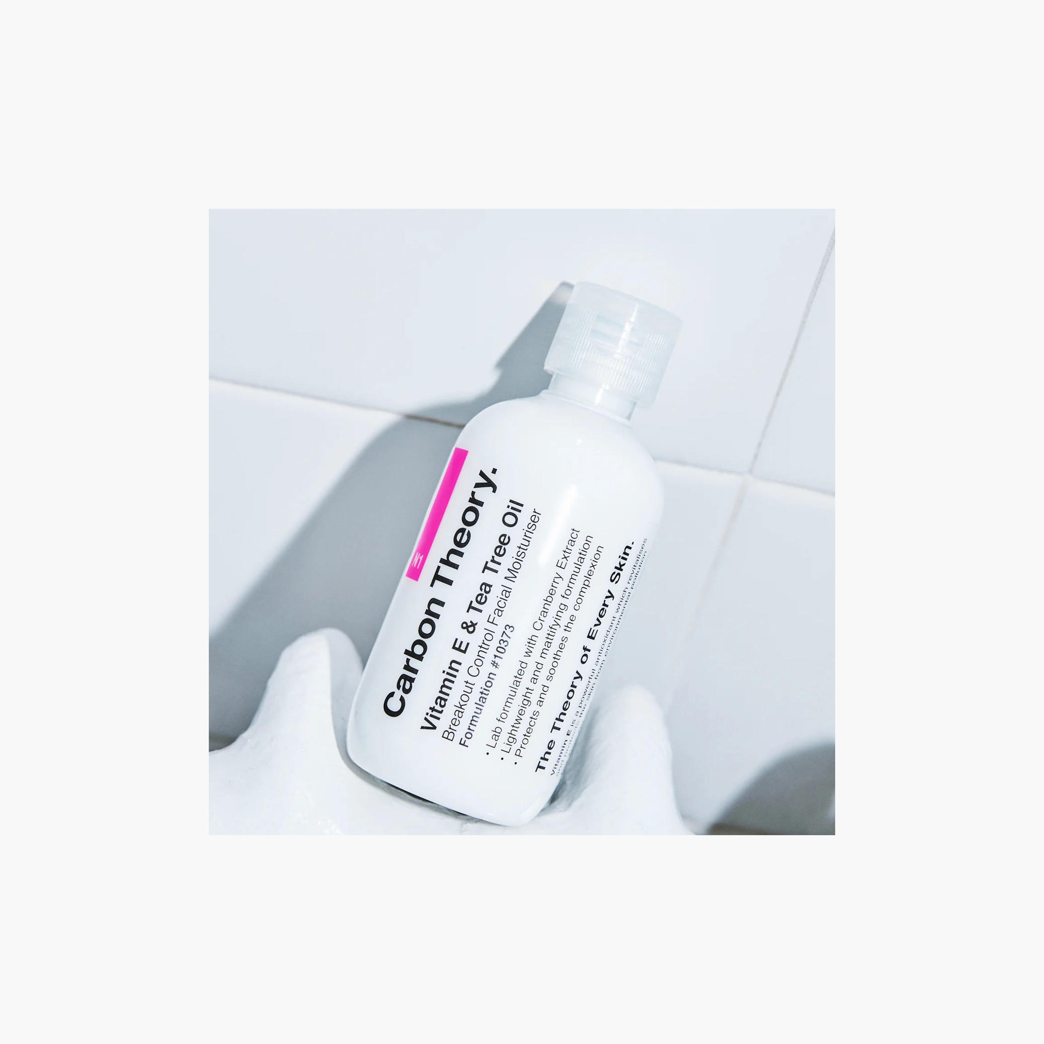 مرطب وجه بفيتامين إي وزيت شجرة الشاي للتحكم في البثور من كاربون ثيوري - 100 مل-beautyandpersonalcare-skin-moisturisers-bodyandhandlotions-image-3