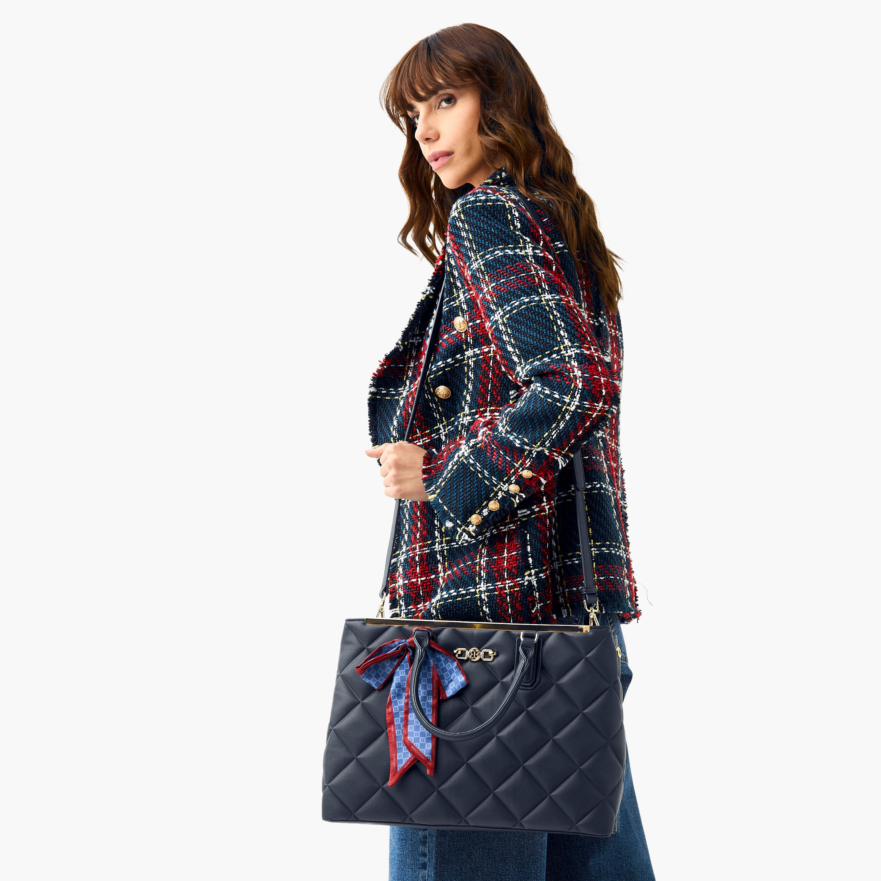 شنطة توتي مبطنة بمقبض مزدوج وتفاصيل وشاح من بيسي لندن-women-bagsandwallets-handbags-image-8