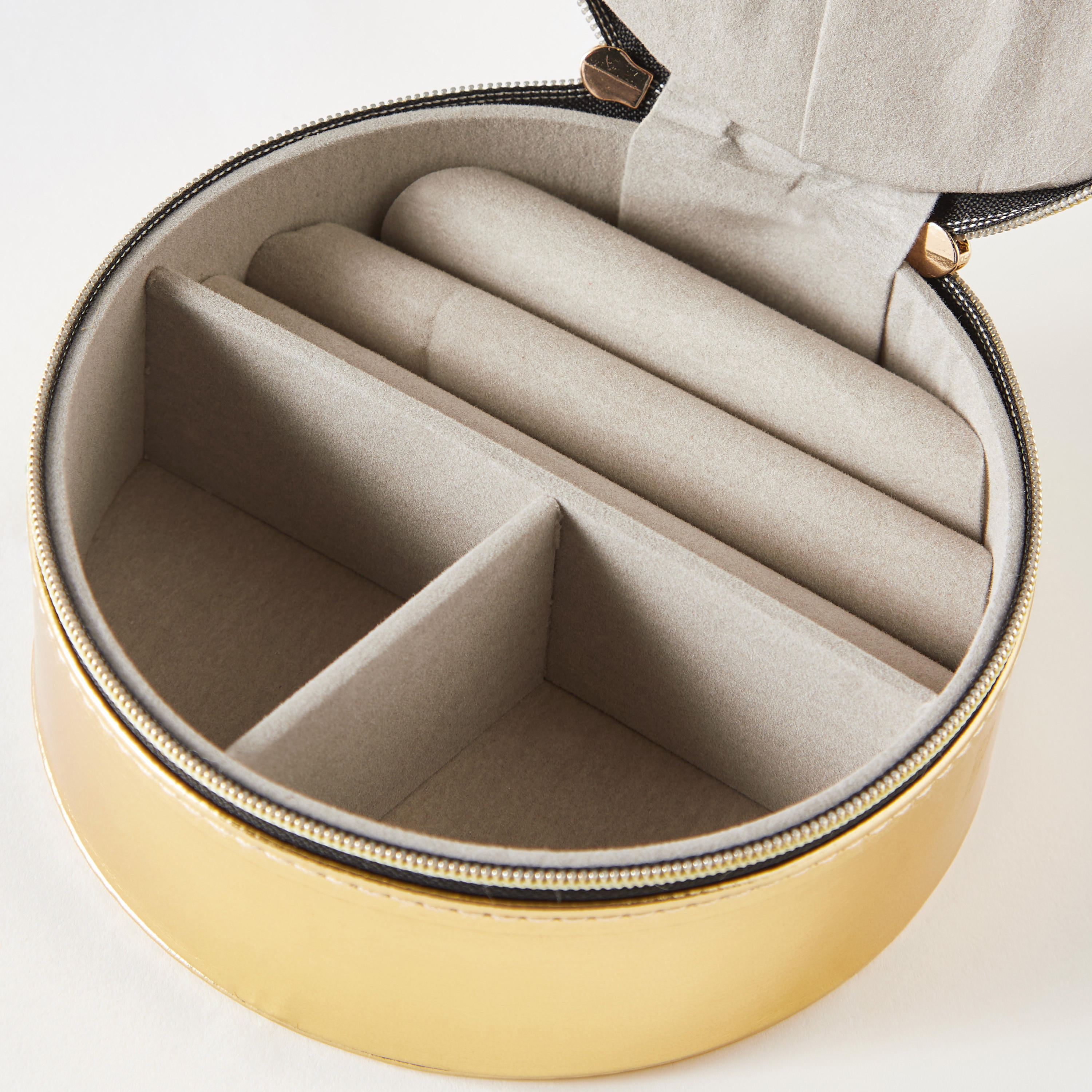 Syloon Solid 4-Compartment Jewellery Organiser with Zip Closure - 13x13x6 cms-women-watchesandjewellery-jewellery-storage-image-4