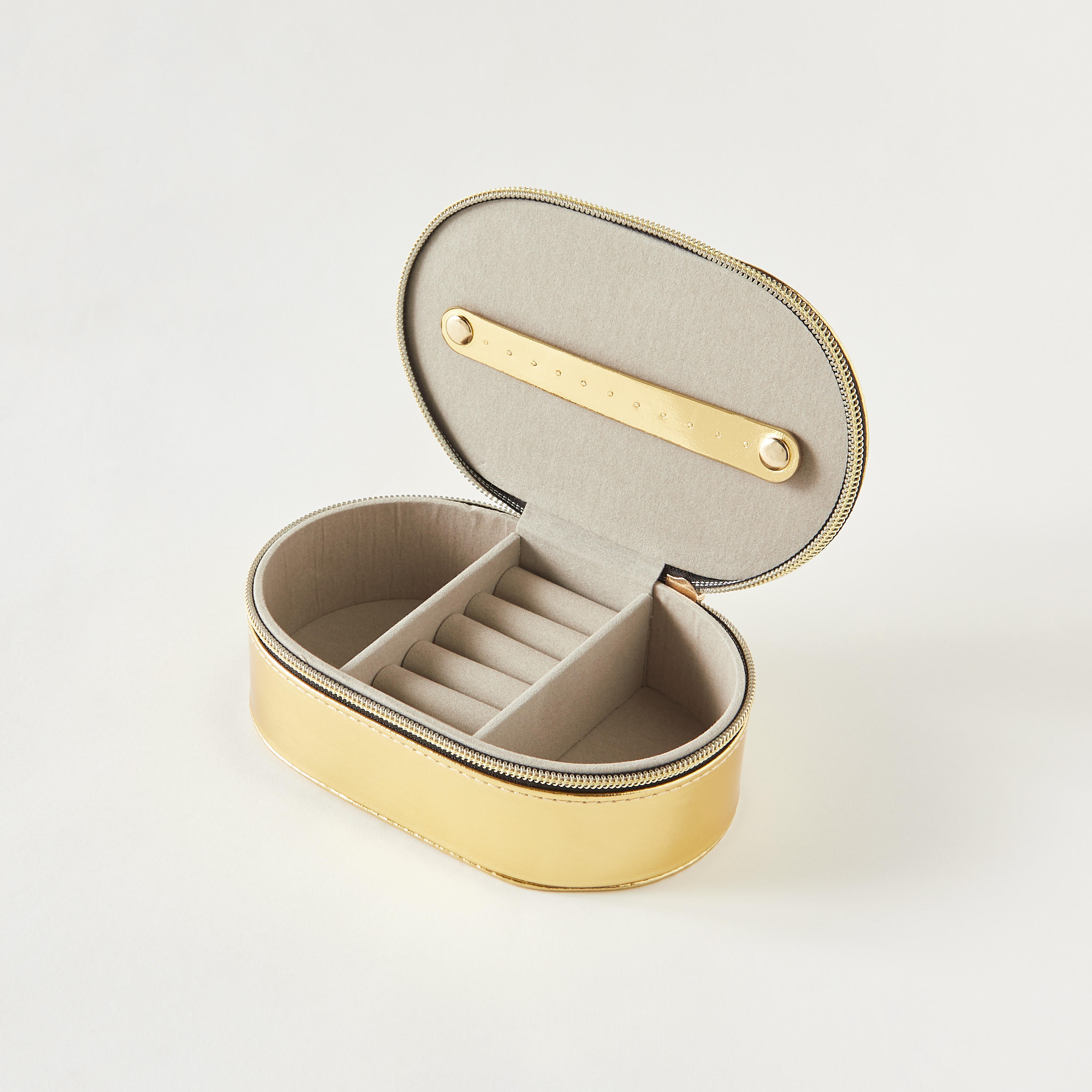 Syloon Solid 3-Compartment Jewellery Organizer with Zip Closure - 16x10x6 cms-women-watchesandjewellery-jewellery-storage-image-3