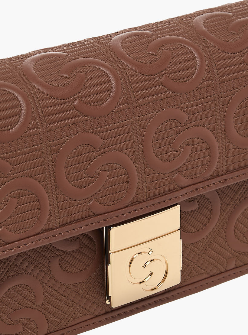 شنطة كروس بودي بتصميم مونوجرام بارز الملمس مع طية إغلاق من سيليست-women-bagsandwallets-handbags-image-4