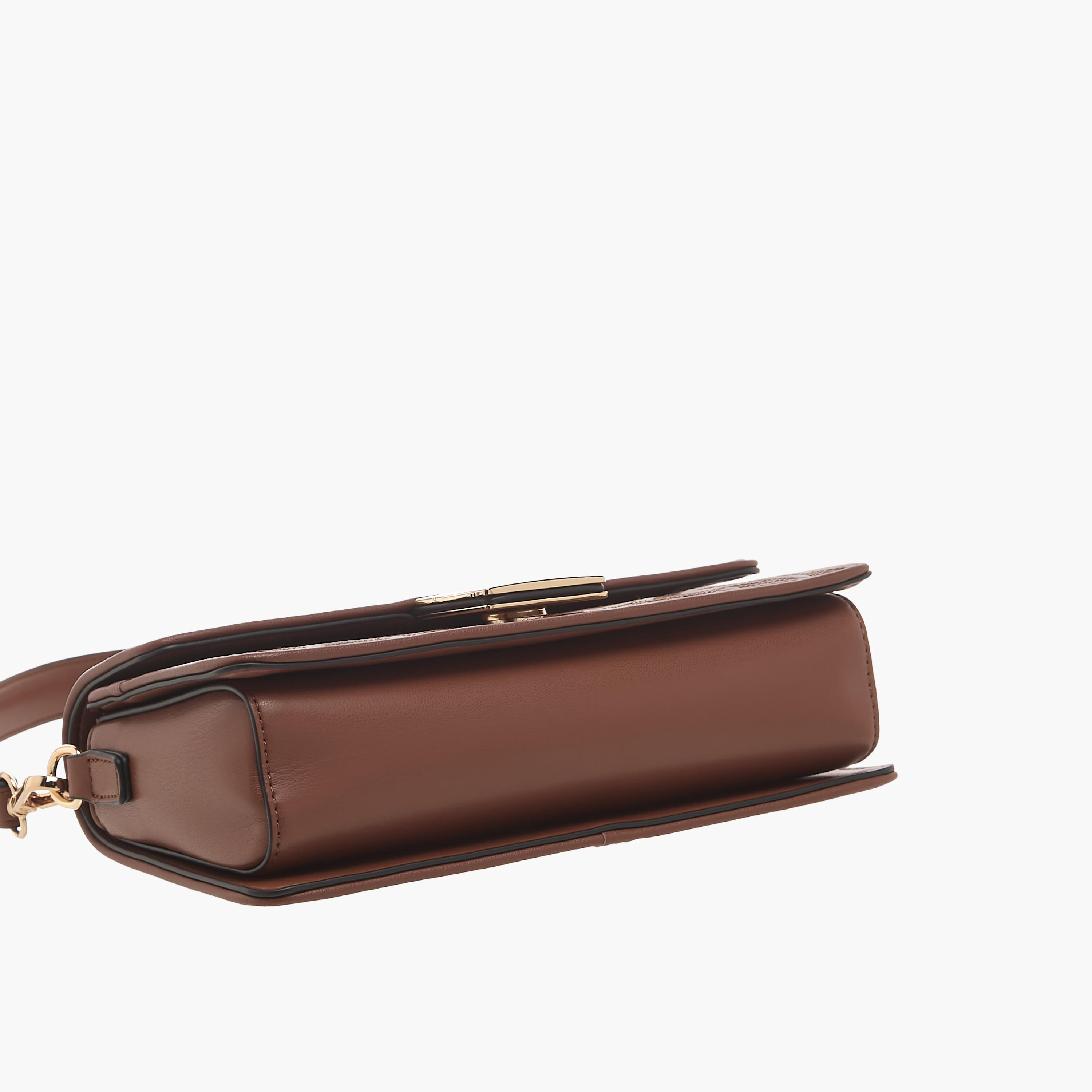 شنطة كروس بودي بتصميم مونوجرام بارز الملمس مع طية إغلاق من سيليست-women-bagsandwallets-handbags-image-6