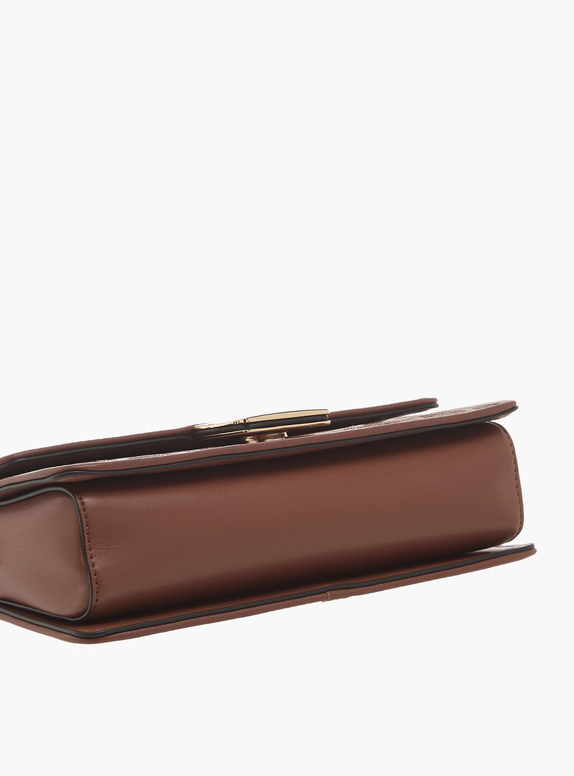 شنطة كروس بودي بتصميم مونوجرام بارز الملمس مع طية إغلاق من سيليست-women-bagsandwallets-handbags-image-6