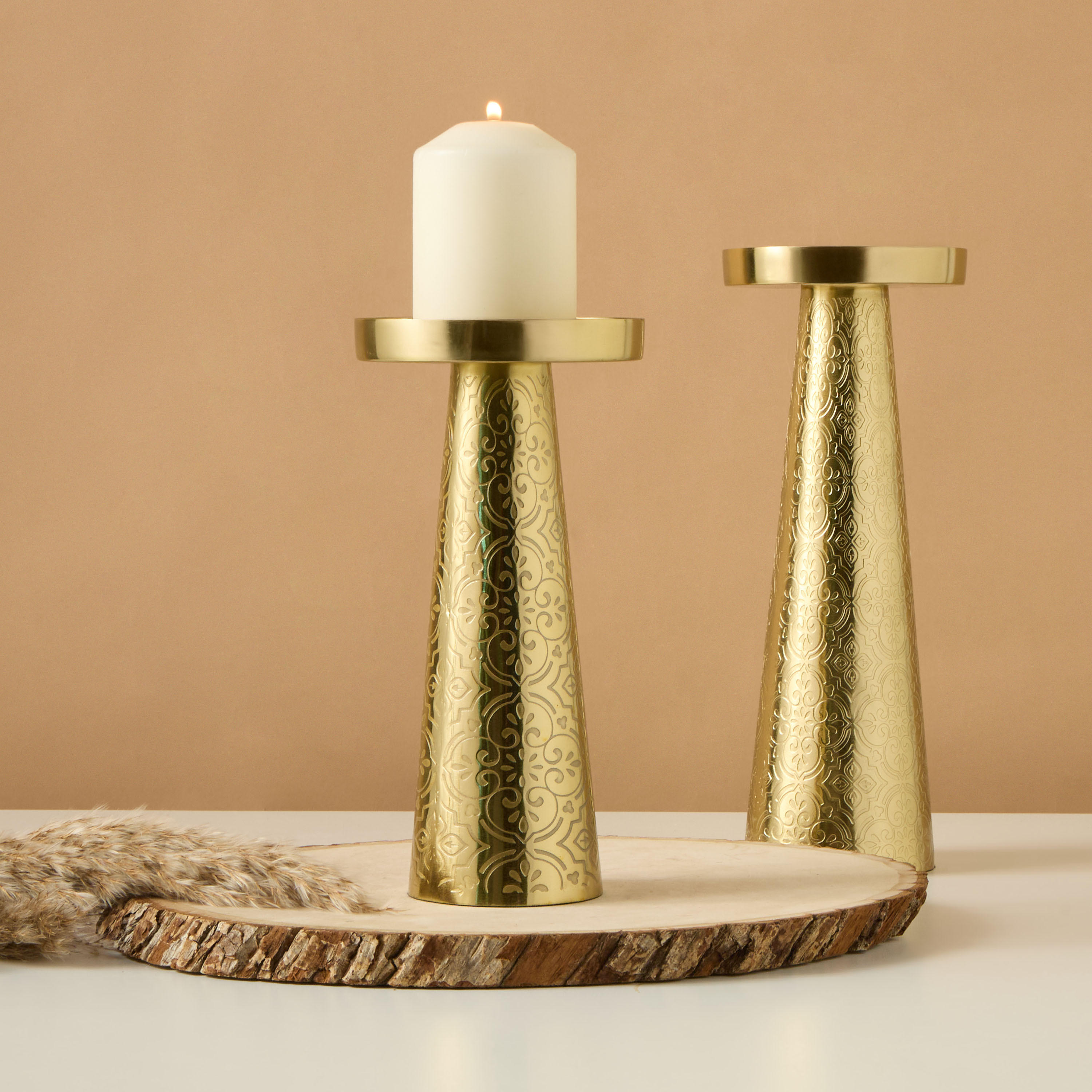 حامل شموع عمودية بارز الملمس من هوم كارفينج-household-decor-candleholdersandlanterns-image-1