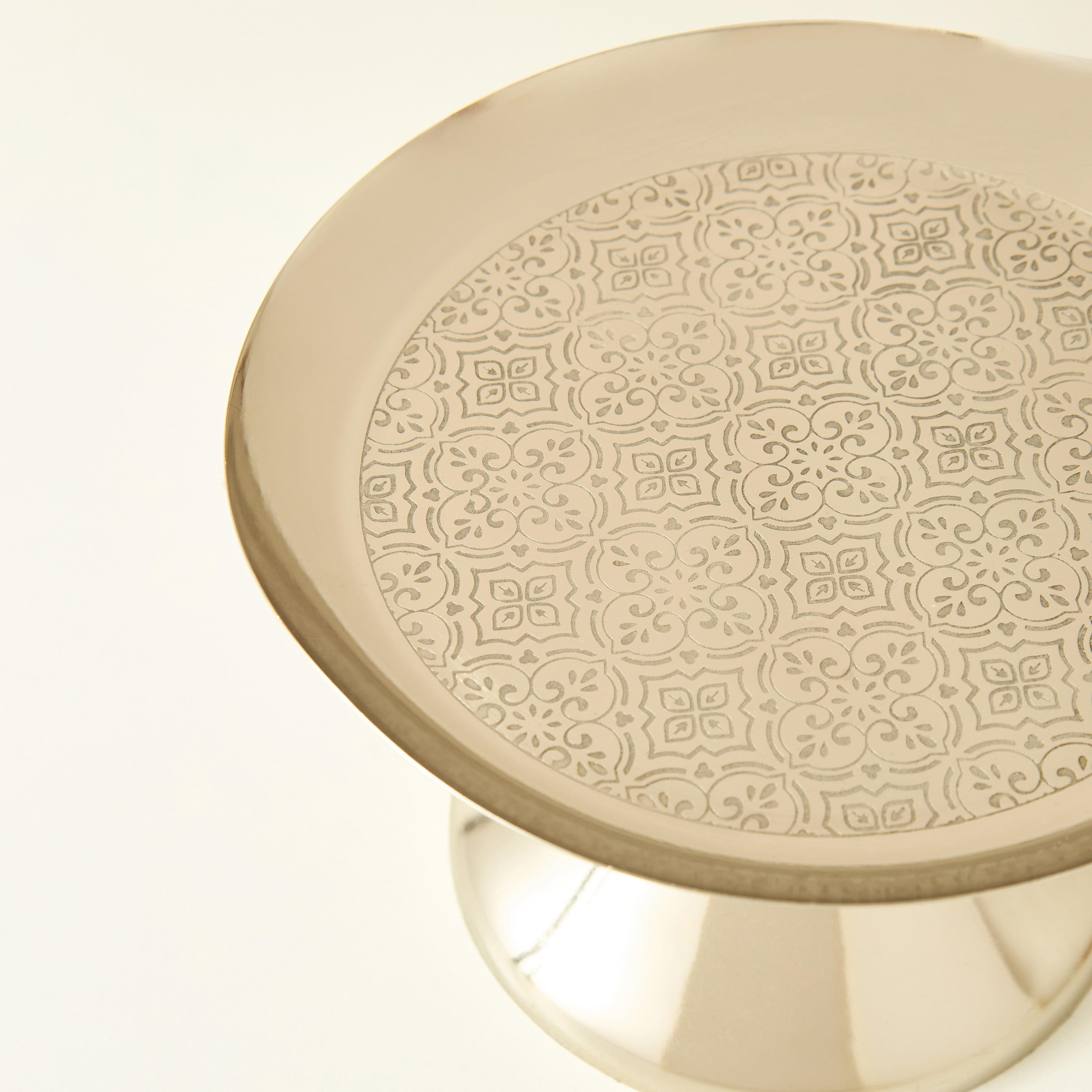 Embossed Iron Cake Stand - 20x14x12 cms-household-dining-serveware-cakestands-image-4