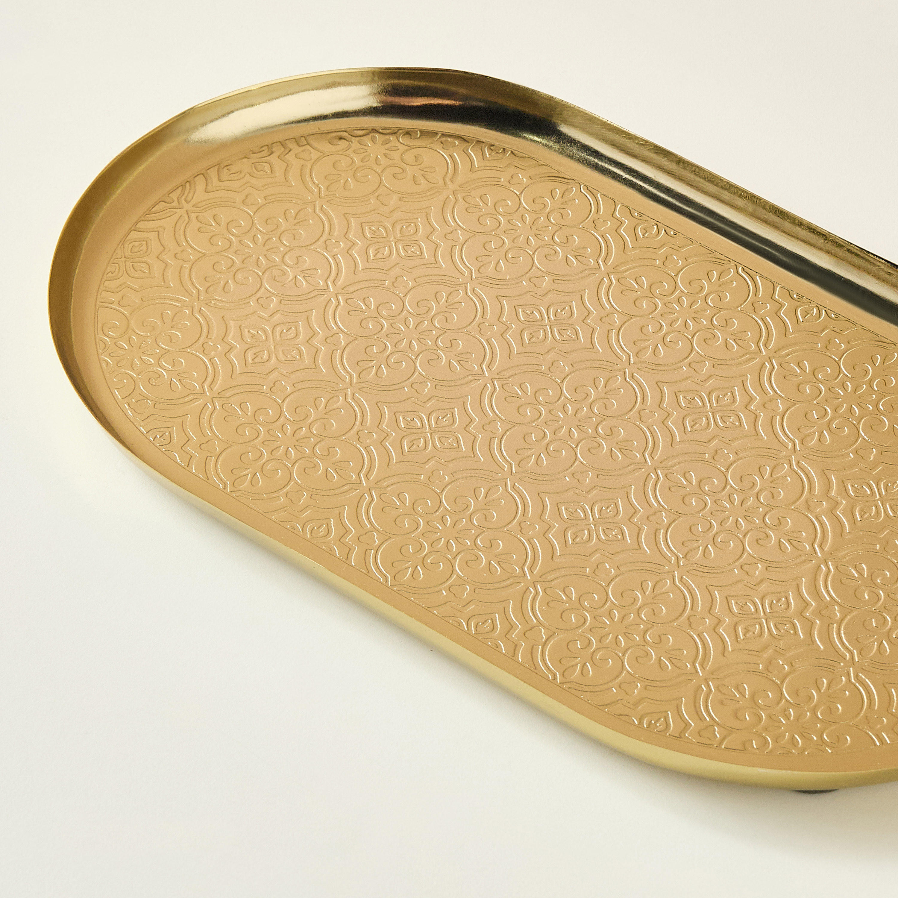 Elevated Textured Oval Tray - 25x16 cms-household-dining-serveware-servingtrays-image-4