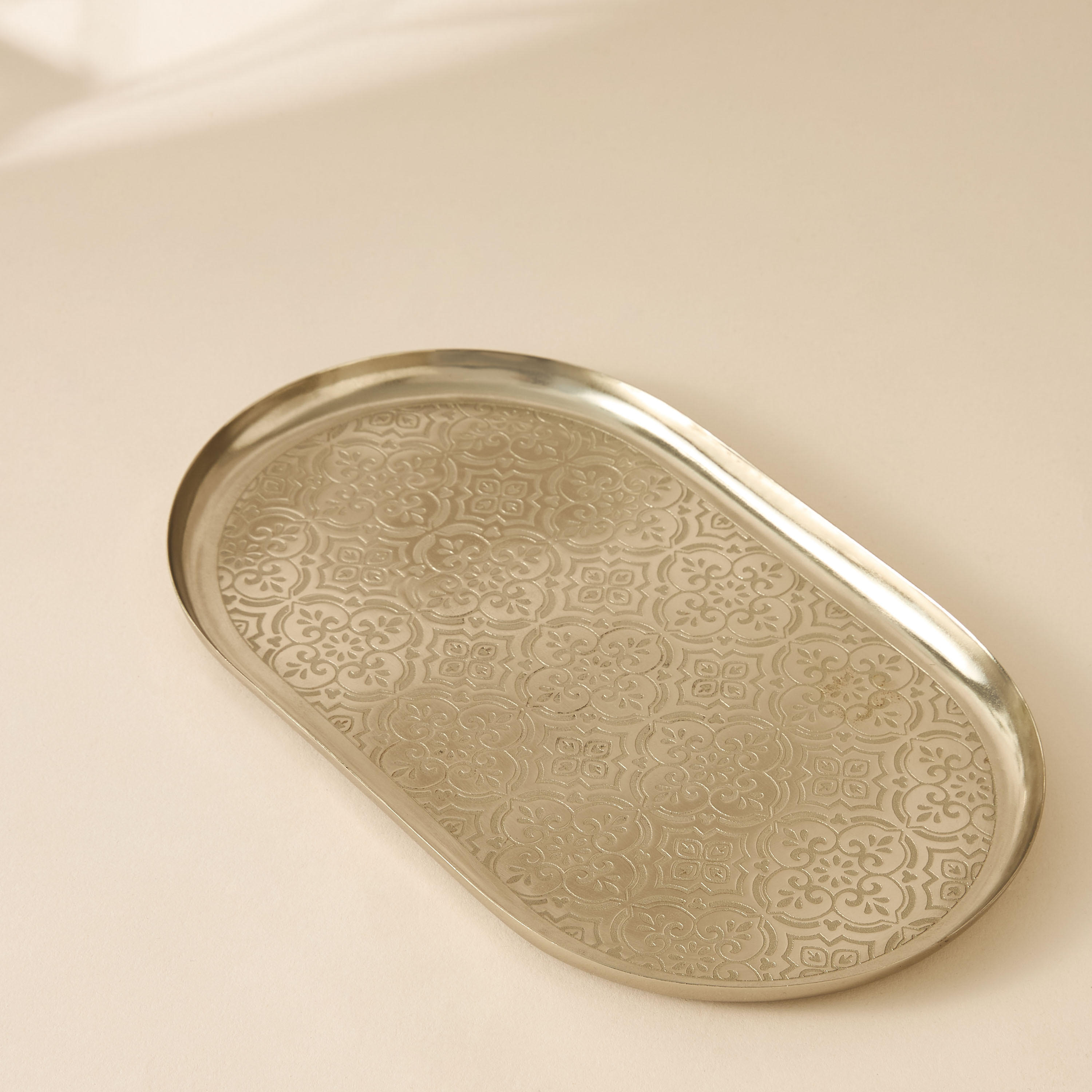 Elevated Textured Oval Tray - 25x16 cms-household-dining-serveware-servingtrays-image-2