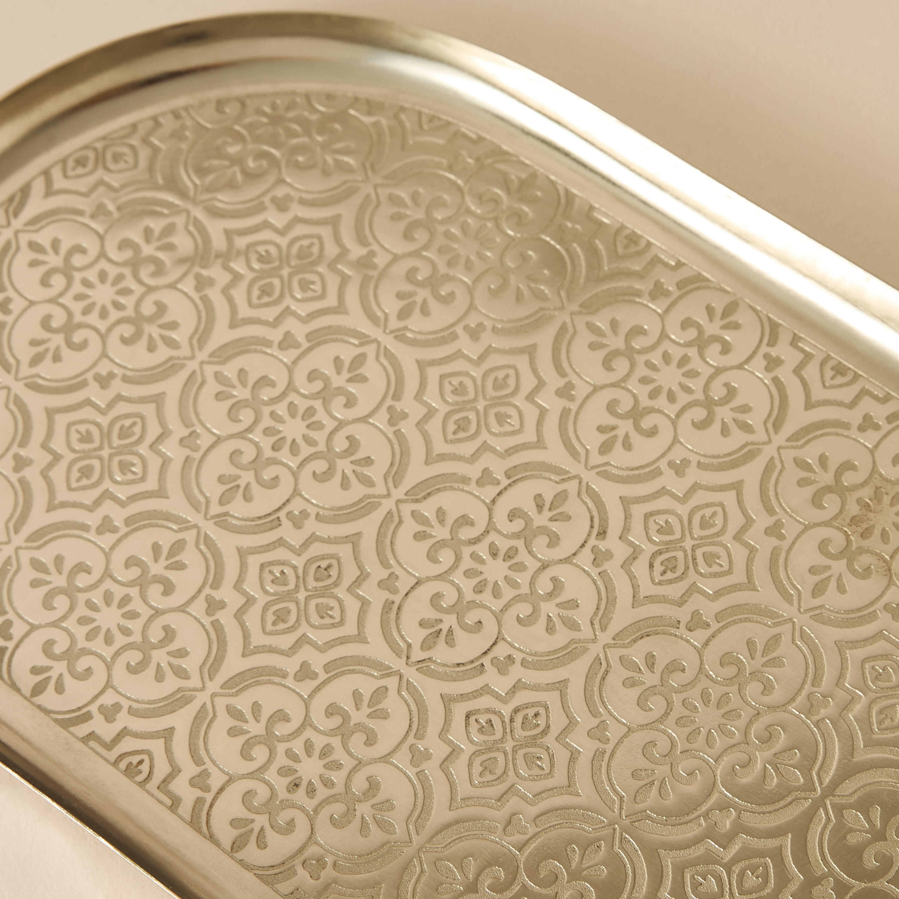 Elevated Textured Oval Tray - 25x16 cms-household-dining-serveware-servingtrays-image-3