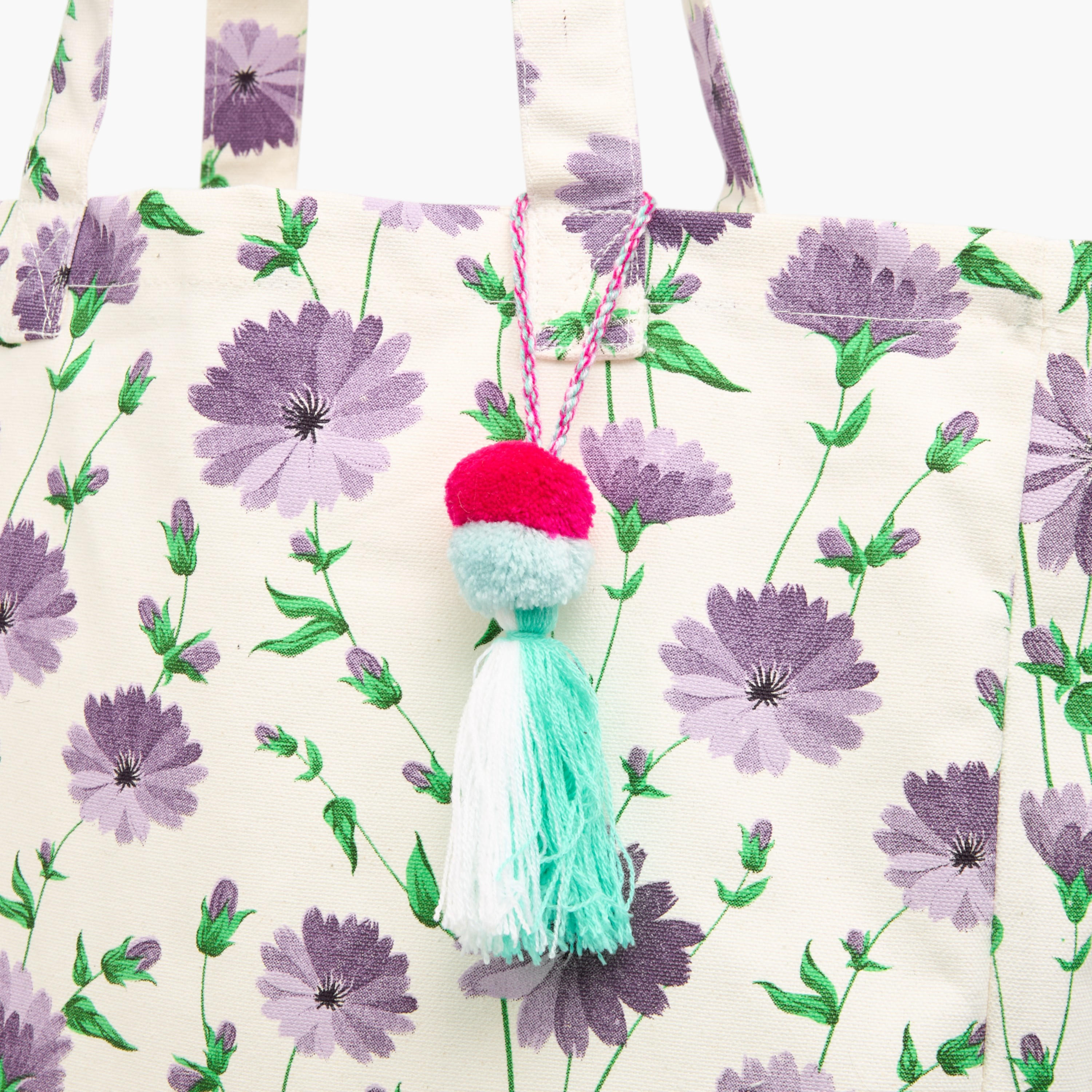 شنطة تسوق بمقابض مزدوجة وشُرّابات وطبعات زهرية-women-bagsandwallets-handbags-image-6