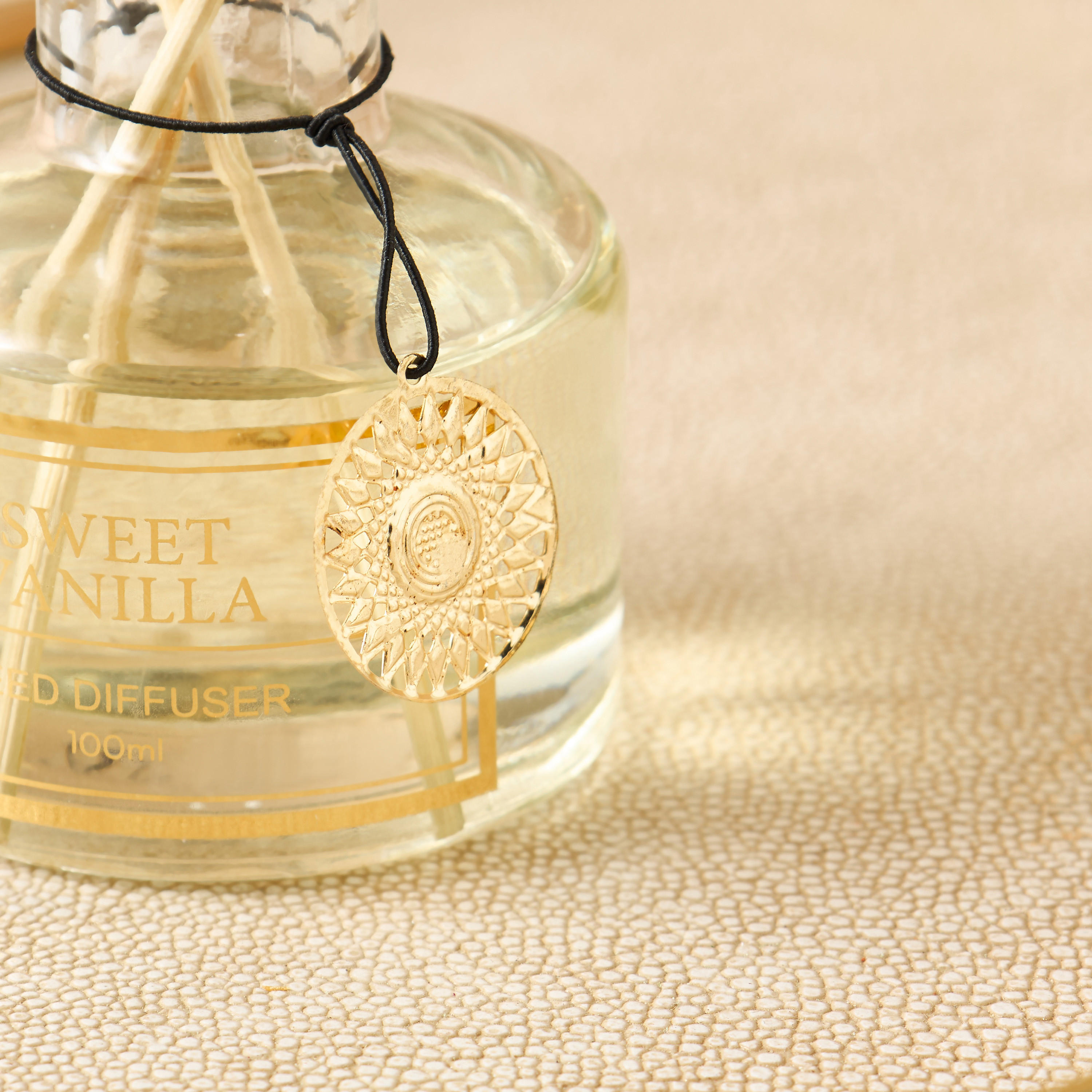 موزع عطور بالأعواد برائحة الفانيليا الحلوة من سنت.د - 100 مل-household-homefragrance-reeddiffusers-image-2