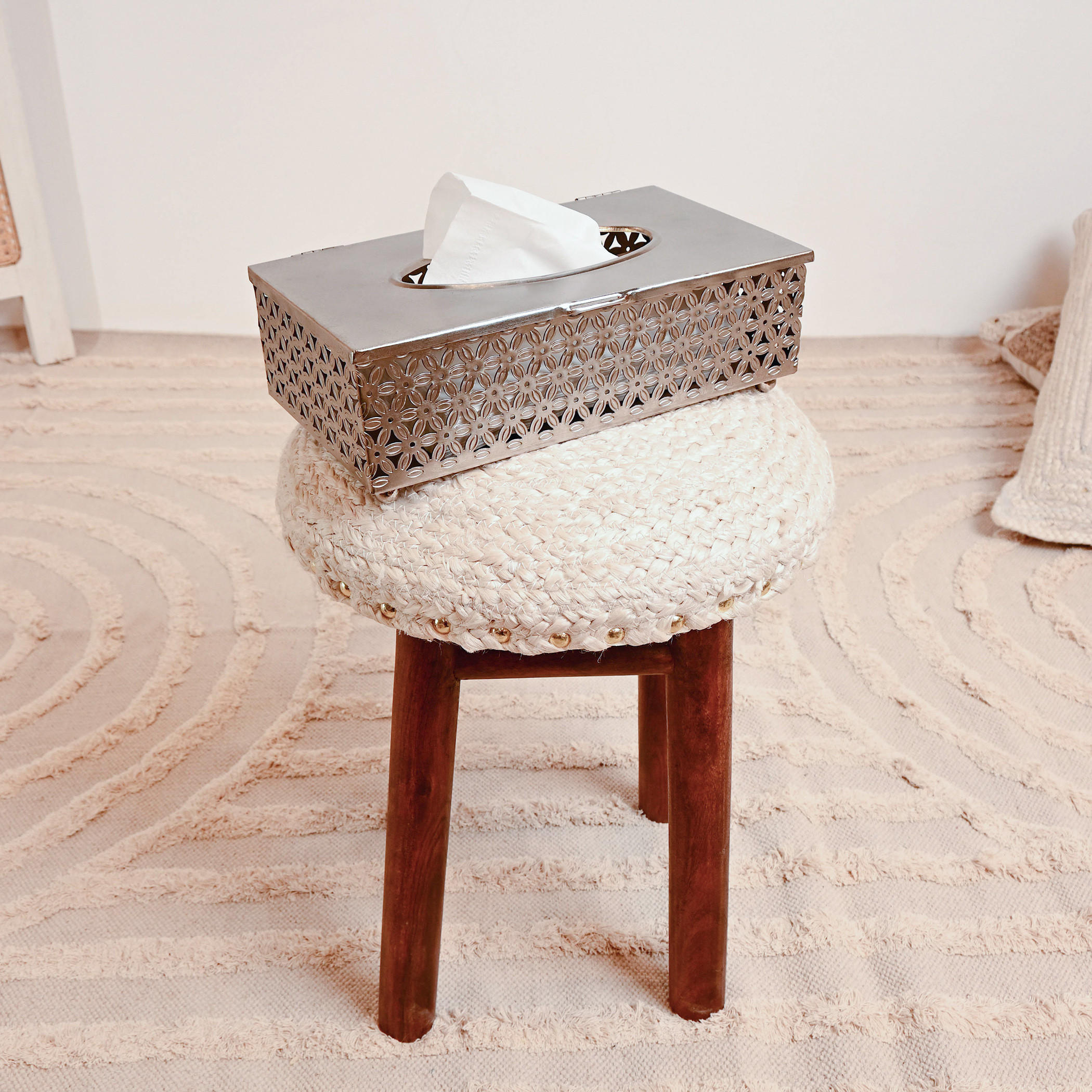 حامل علبة مناديل بتفاصيل زهريّة مفرغّة من هوم كارفينج-household-bathandlaundry-bathaccessories-accessories-image-1