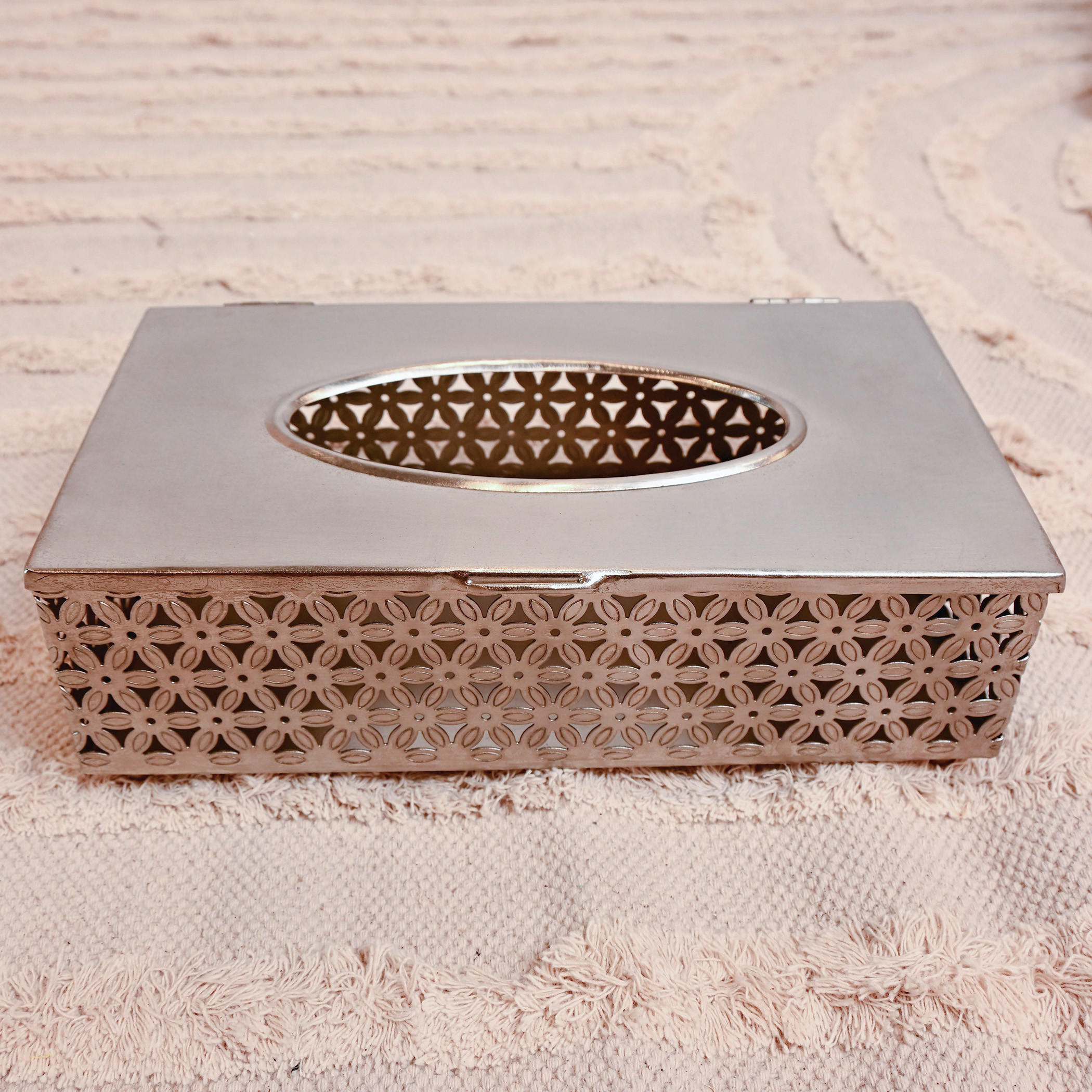 حامل علبة مناديل بتفاصيل زهريّة مفرغّة من هوم كارفينج-household-bathandlaundry-bathaccessories-accessories-image-5