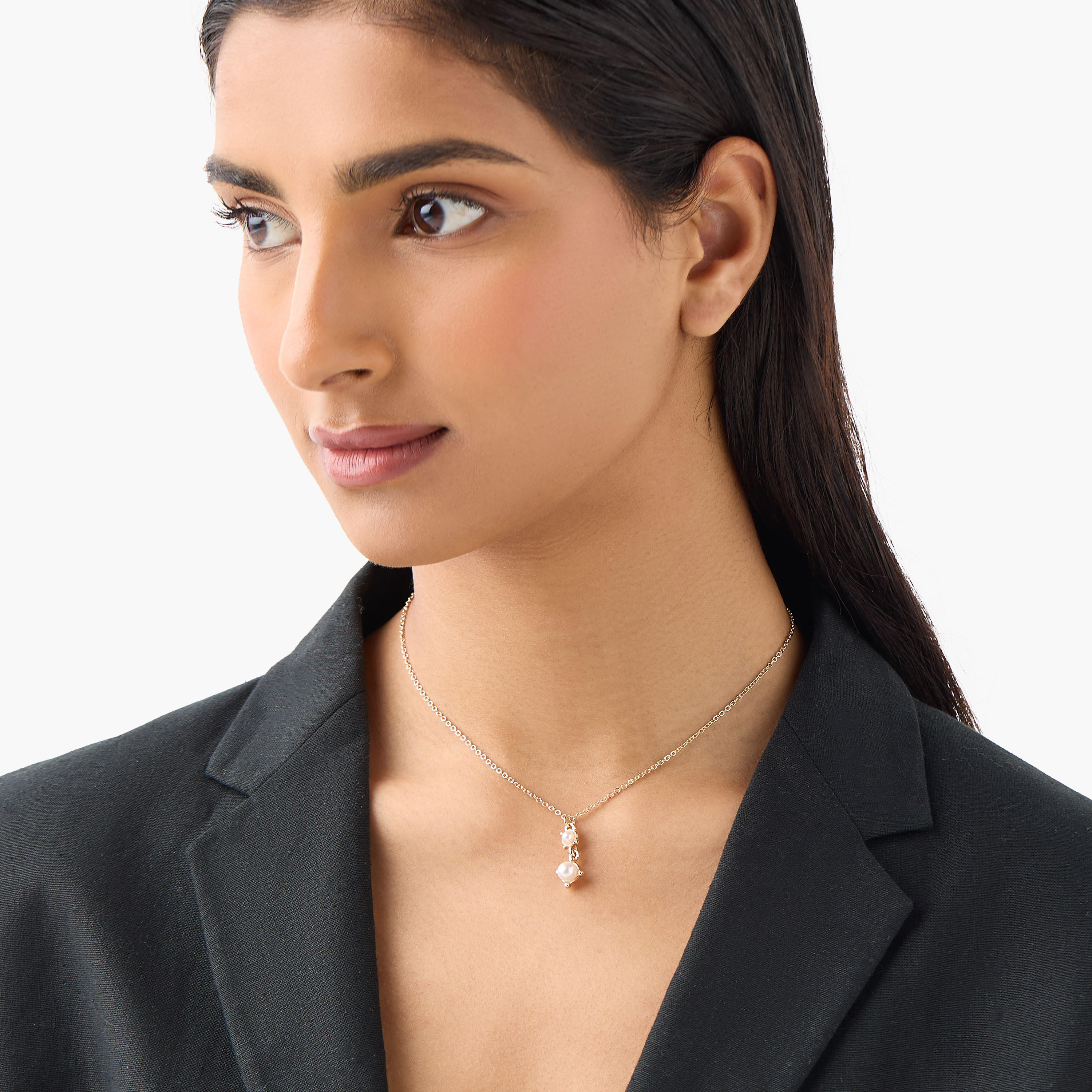 عقد بدلّاية مرصعة مع تفاصيل لؤلؤ ومشبك إغلاق-women-watchesandjewellery-jewellery-necklacesandpendants-image-2