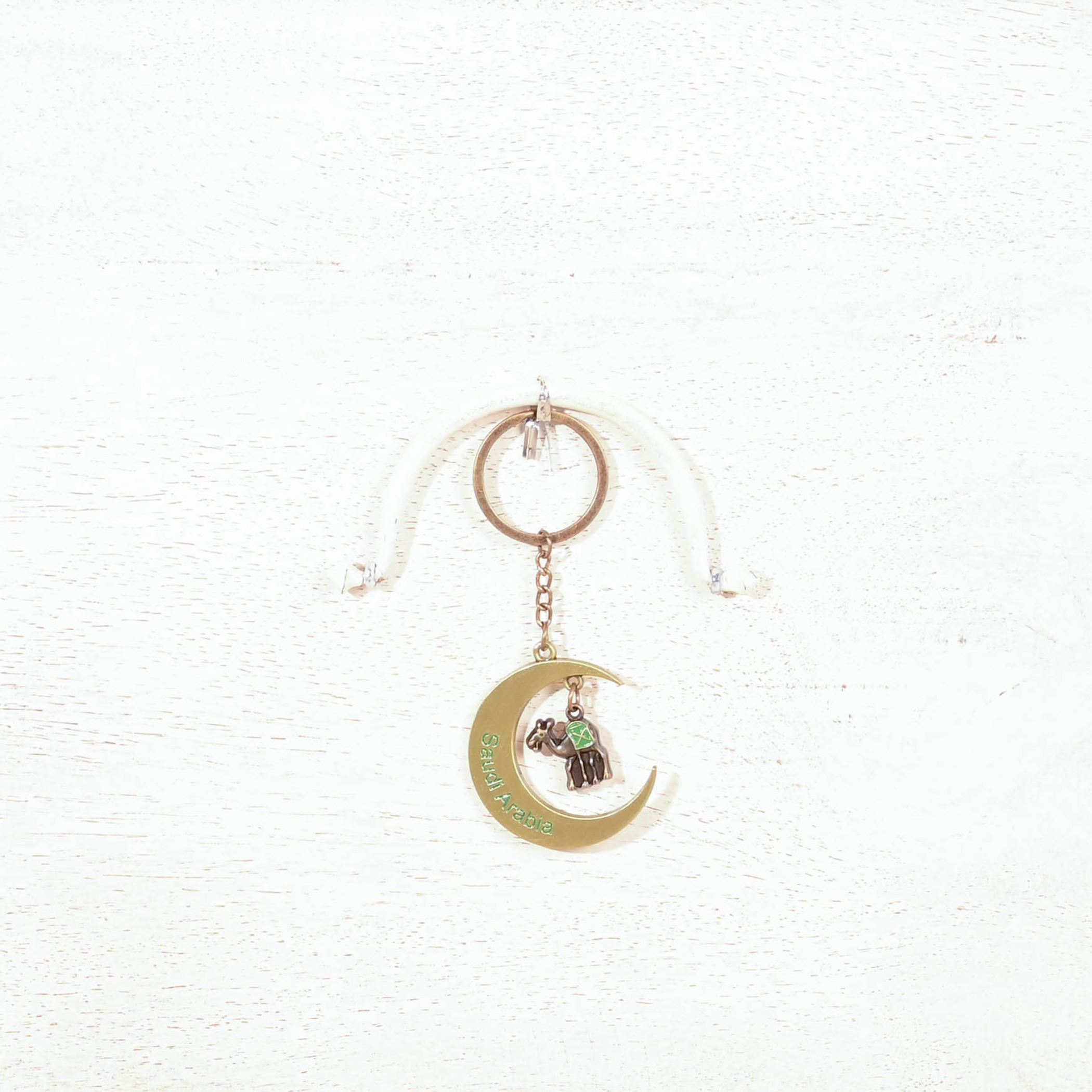 سلسلة مفاتيح على شكل هلال المملكة العربية السعودية مع جمل معلق من هوم كارفينج-household-decor-decorativeobjectsandsculptures-image-4