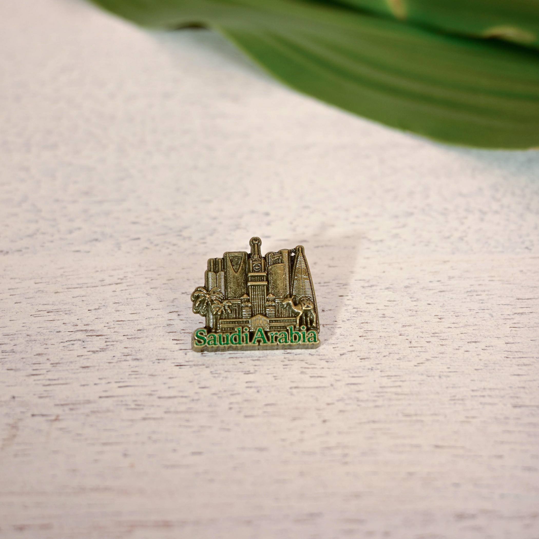 Home Carving Saudi Arabia Embossed Lapel Pin-household-decor-decorativeobjectsandsculptures-image-1