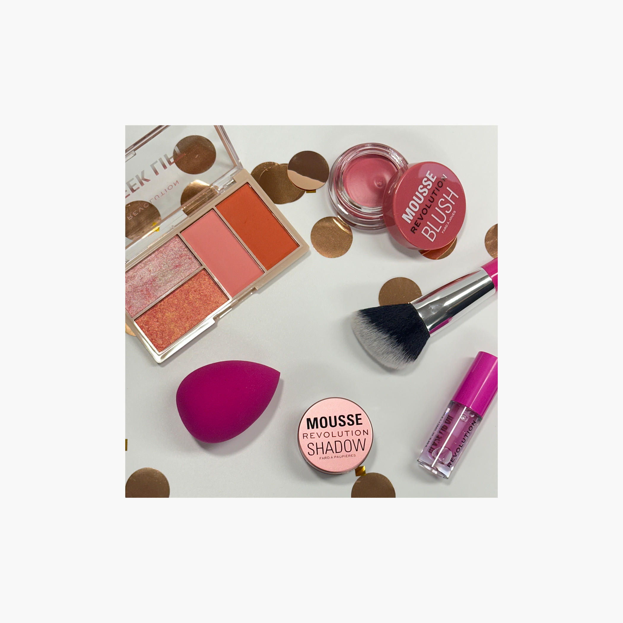 مجموعة هدايا كلاود بلاش آند جلو من ميك أب ريفوليوشن-beautyandpersonalcare-giftsets-image-3