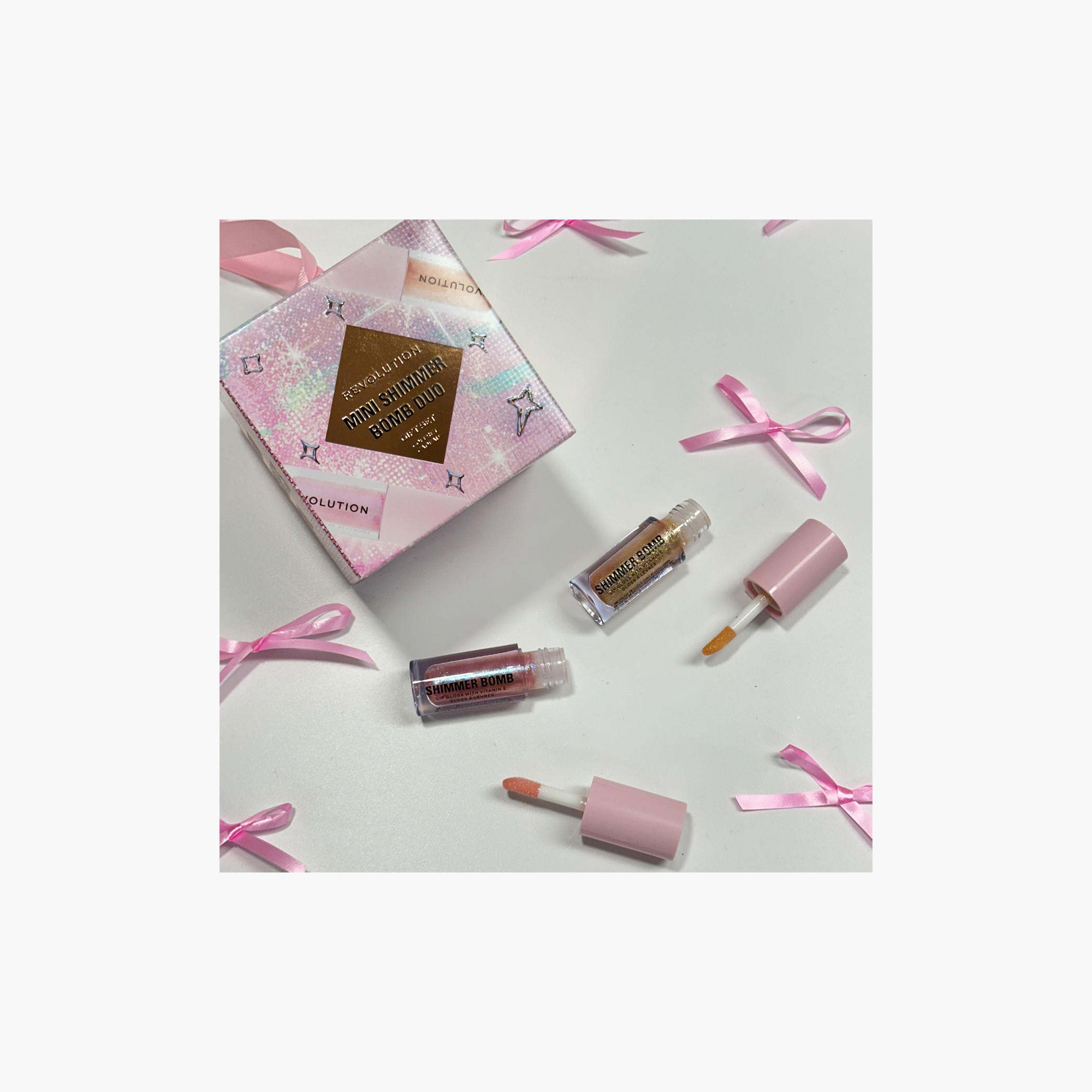 مجموعة هدايا أحمر شفاه ثنائي ميني شيمر بومب من ميك أب ريفولوشن-beautyandpersonalcare-giftsets-image-3