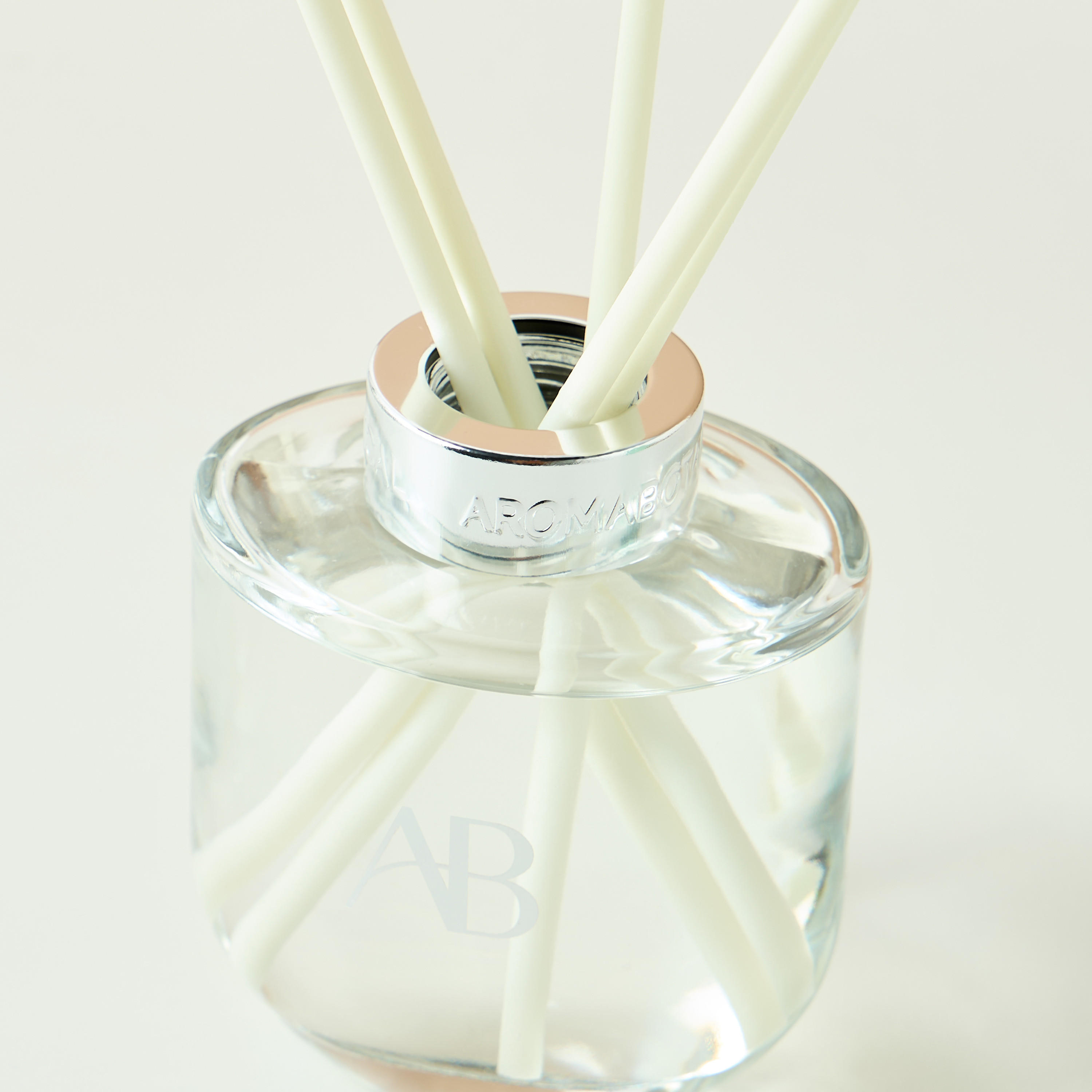 Aromabotanical Lemongrass Ginger Reed Diffuser - 200 ml-household-homefragrance-reeddiffusers-image-3