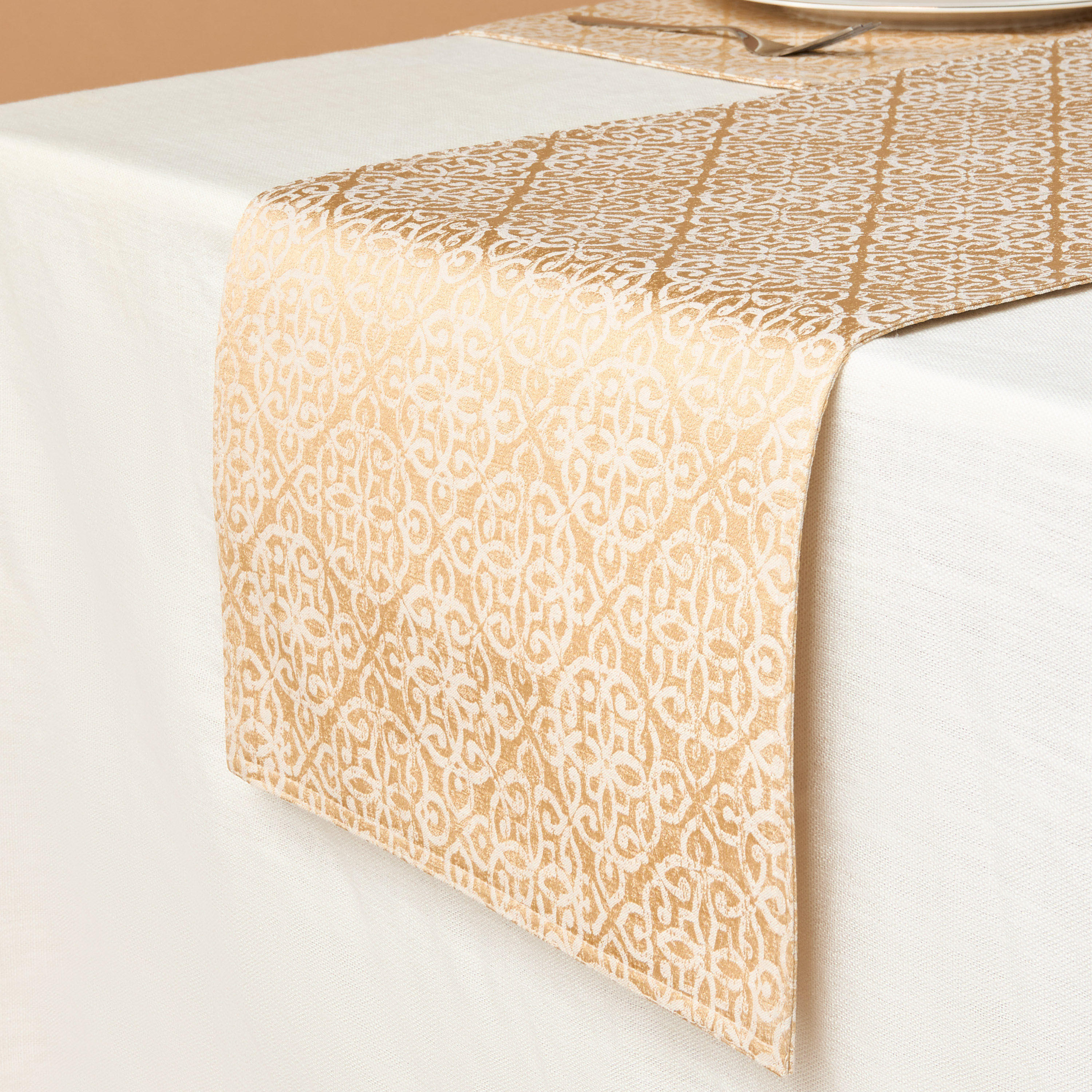 مفرش جاكار بارز الملمس دمشقي - 33x260 سم-household-dining-tablelinen-runnersandtablecovers-image-2