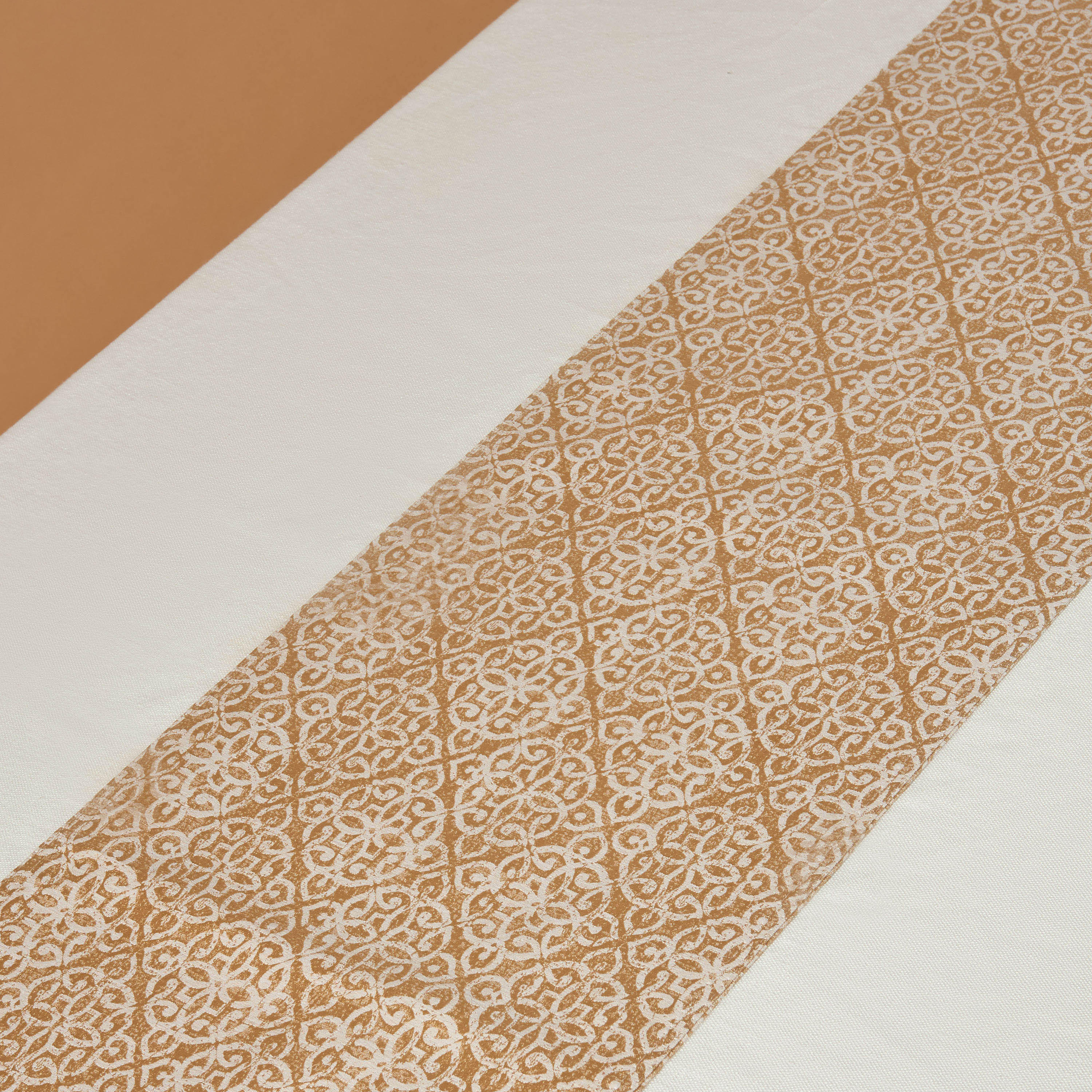 مفرش جاكار بارز الملمس دمشقي - 33x260 سم-household-dining-tablelinen-runnersandtablecovers-image-3