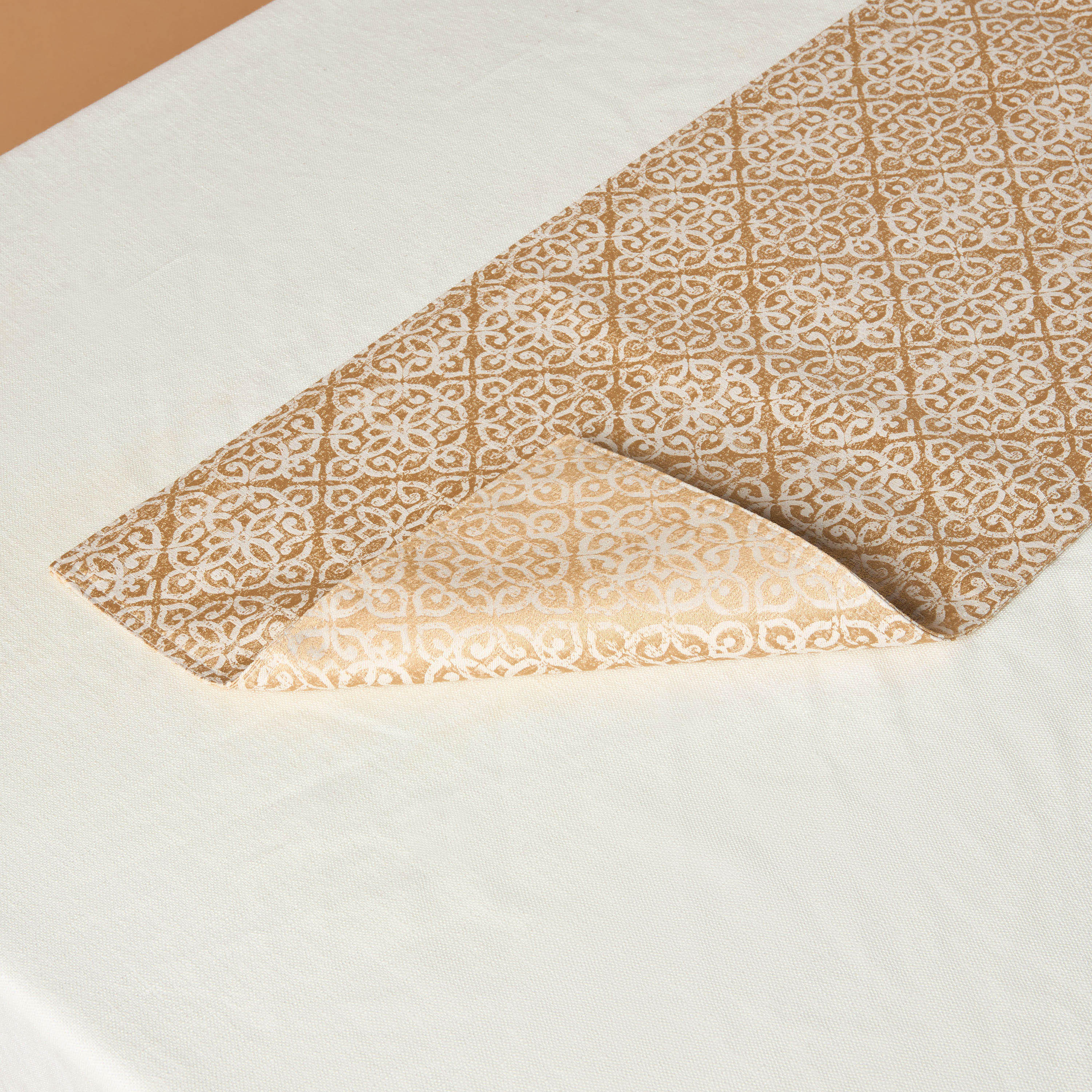 مفرش جاكار بارز الملمس دمشقي - 33x260 سم-household-dining-tablelinen-runnersandtablecovers-image-5