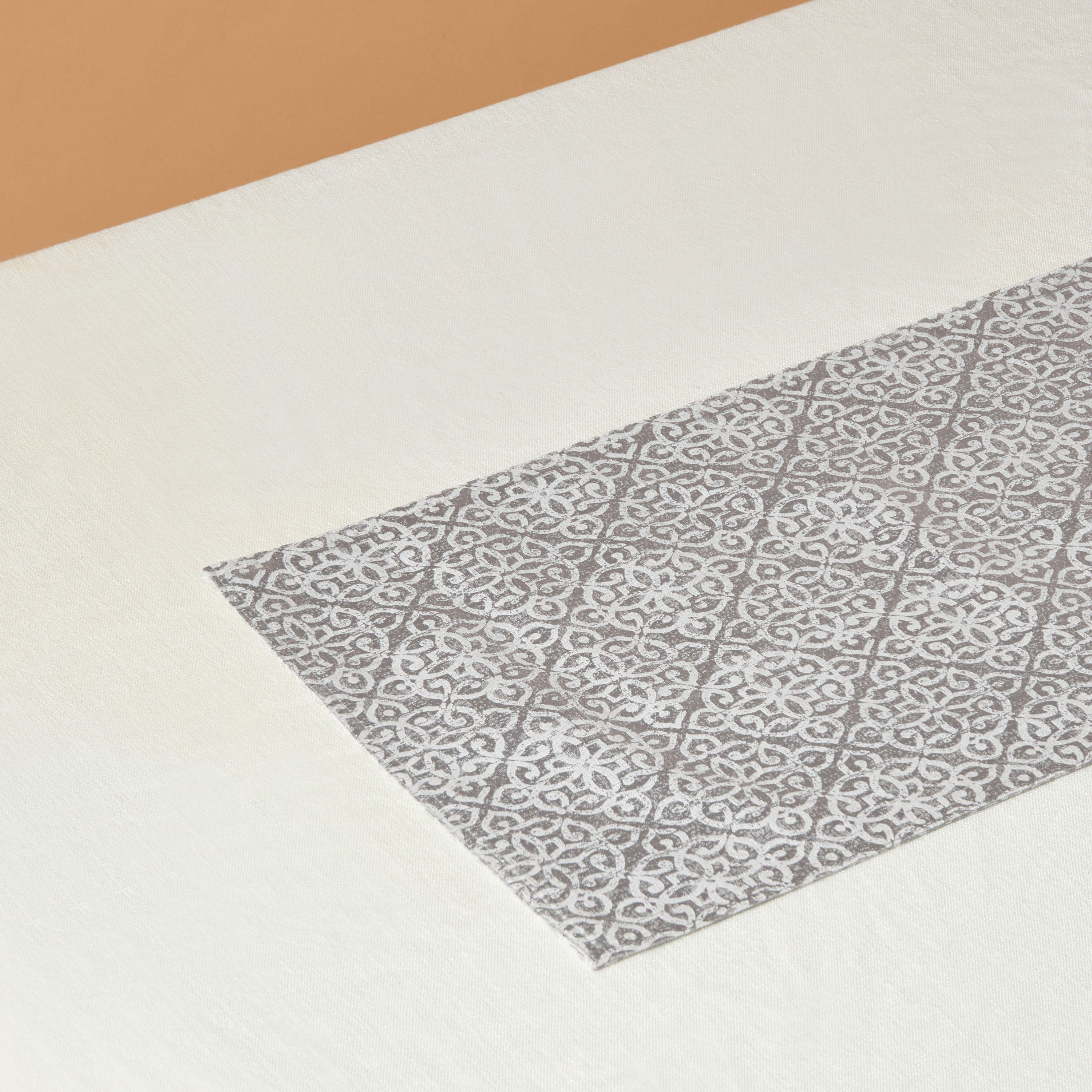 مفرش طاولة جاكار من داماسك - 33x180 سم-household-dining-tablelinen-runnersandtablecovers-image-4