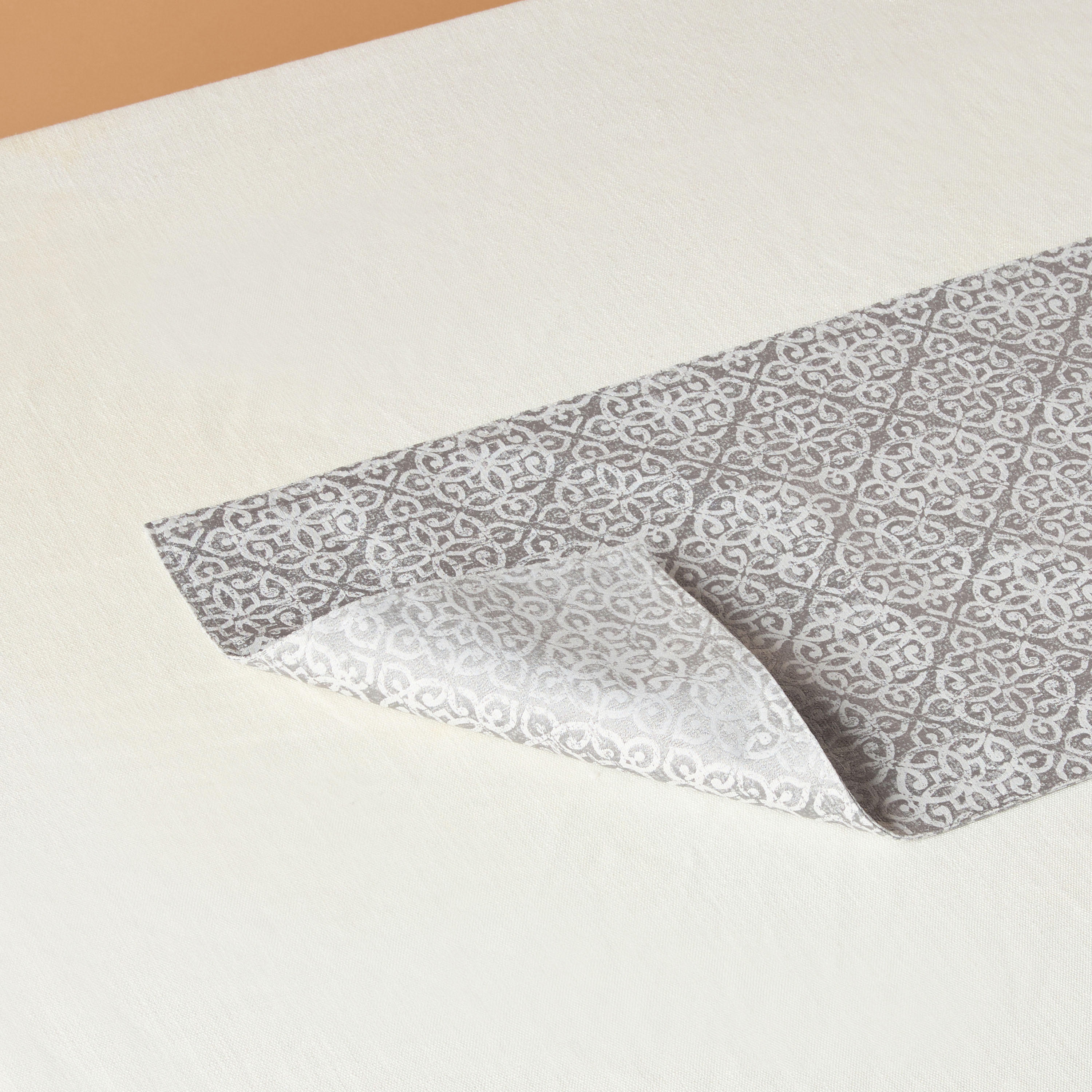 مفرش طاولة جاكار من داماسك - 33x180 سم-household-dining-tablelinen-runnersandtablecovers-image-5
