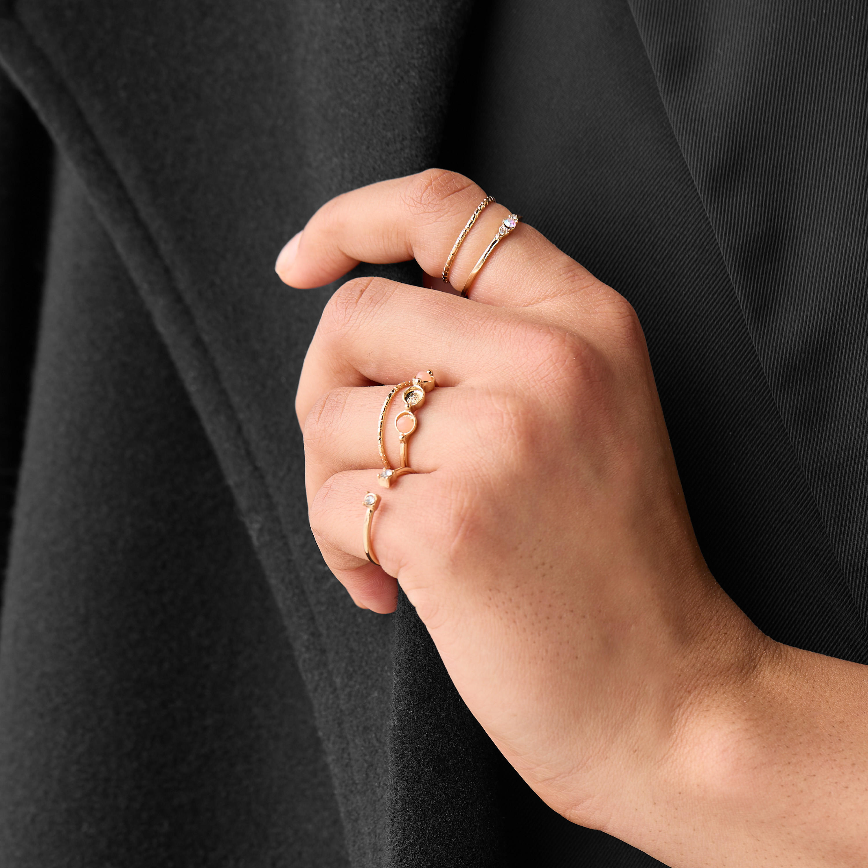 طقم خواتم معدنية متنوعة 7 قطع - مقاس L-XL-women-watchesandjewellery-jewellery-rings-image-2