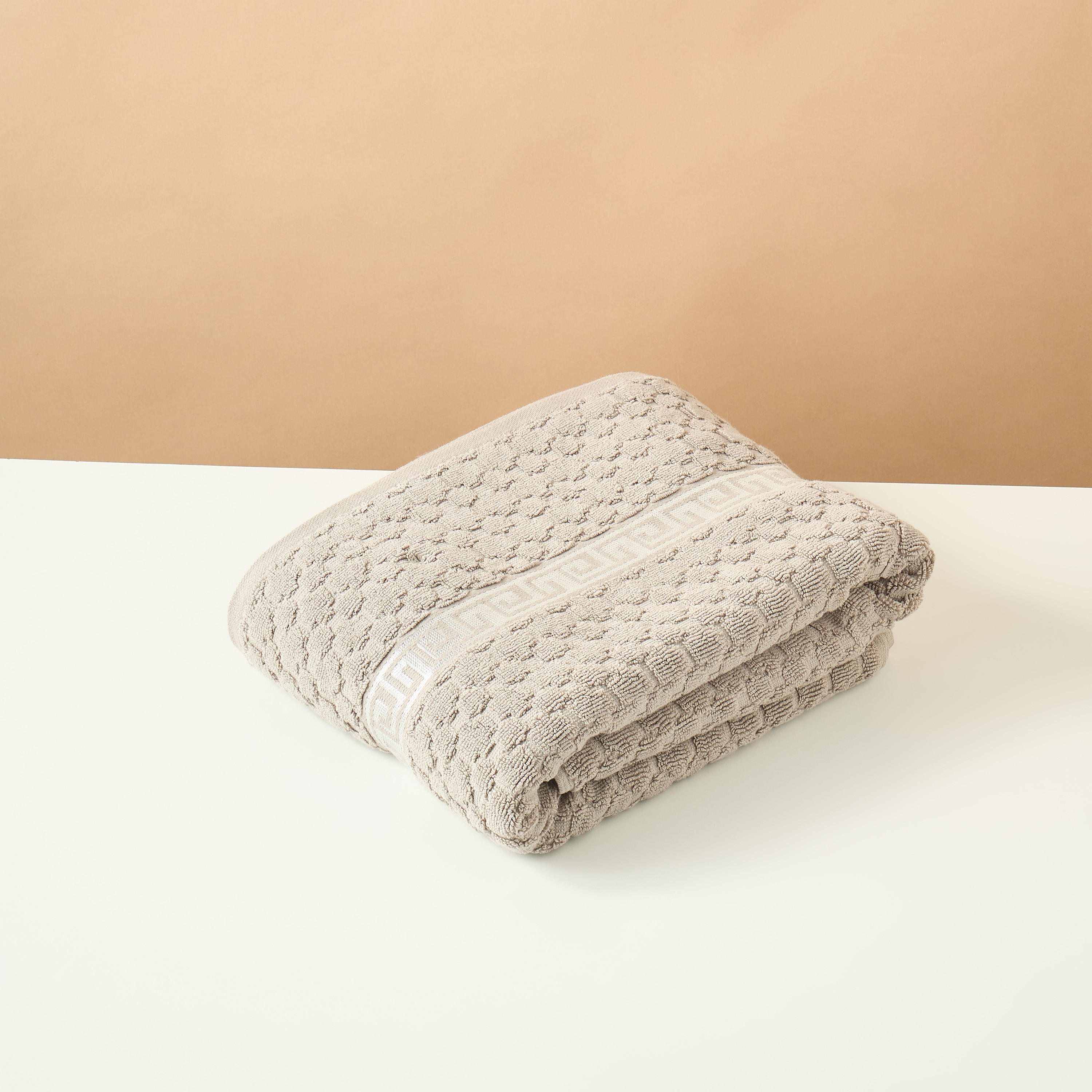 منشفة حمام كبيرة بارزة الملمس من جيا كومو - 150x90 سم-household-bathandlaundry-bathlinen-towels-image-3